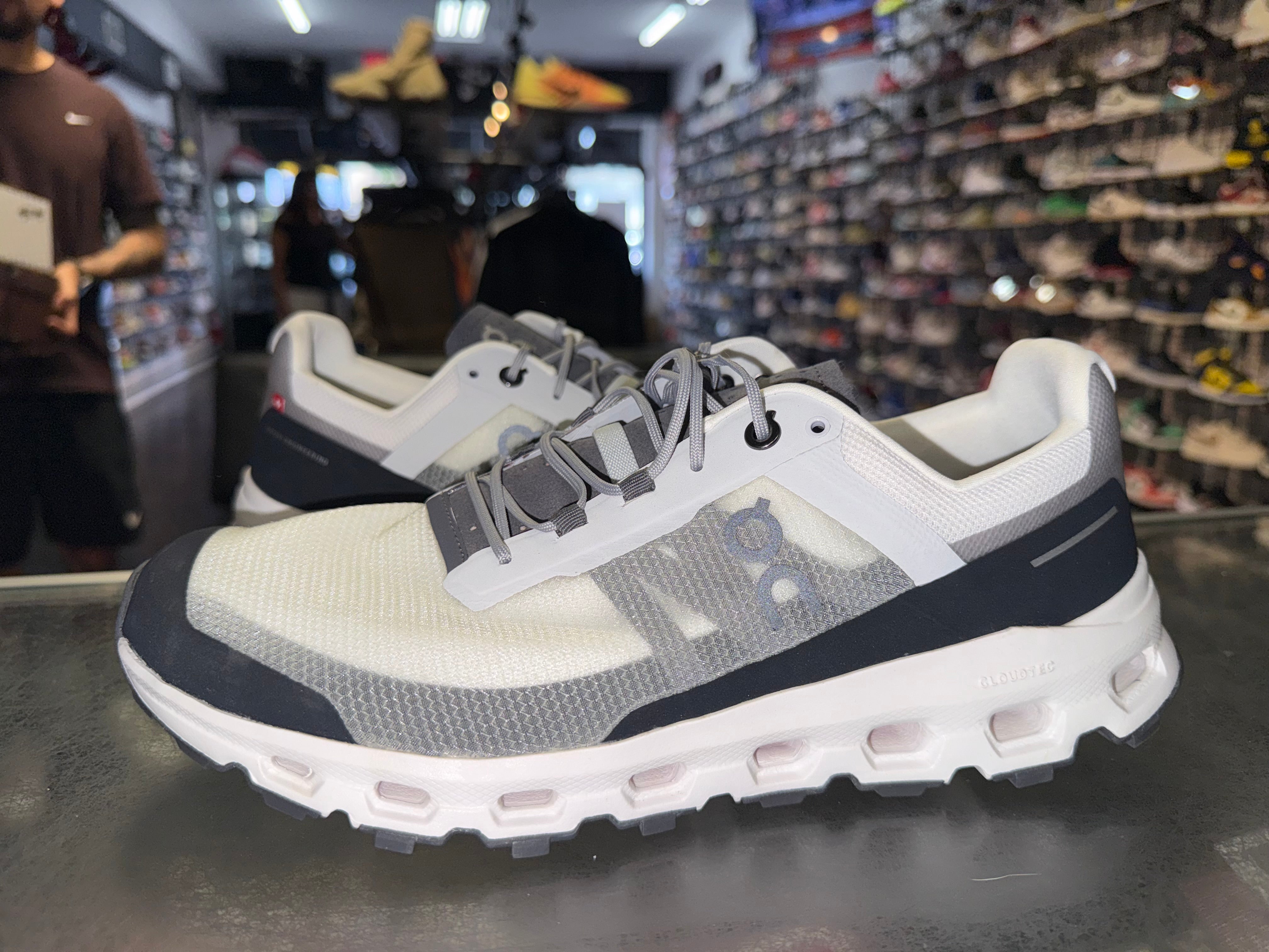 Size 10 On Running Cloudvista "Glacier Grey Black"
