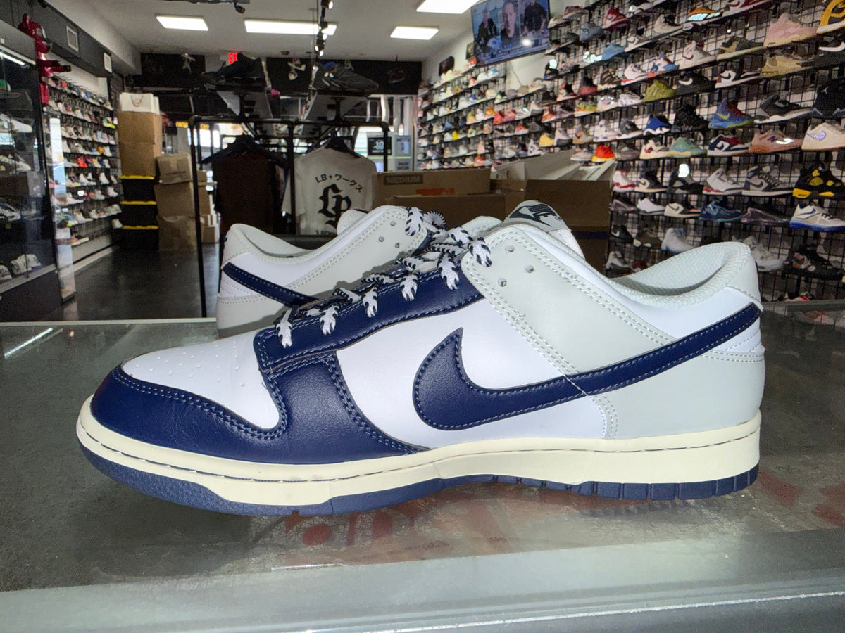 Nike Dunk Low New York Yankees sneaker, pre-owned, size 10.5 – view 4