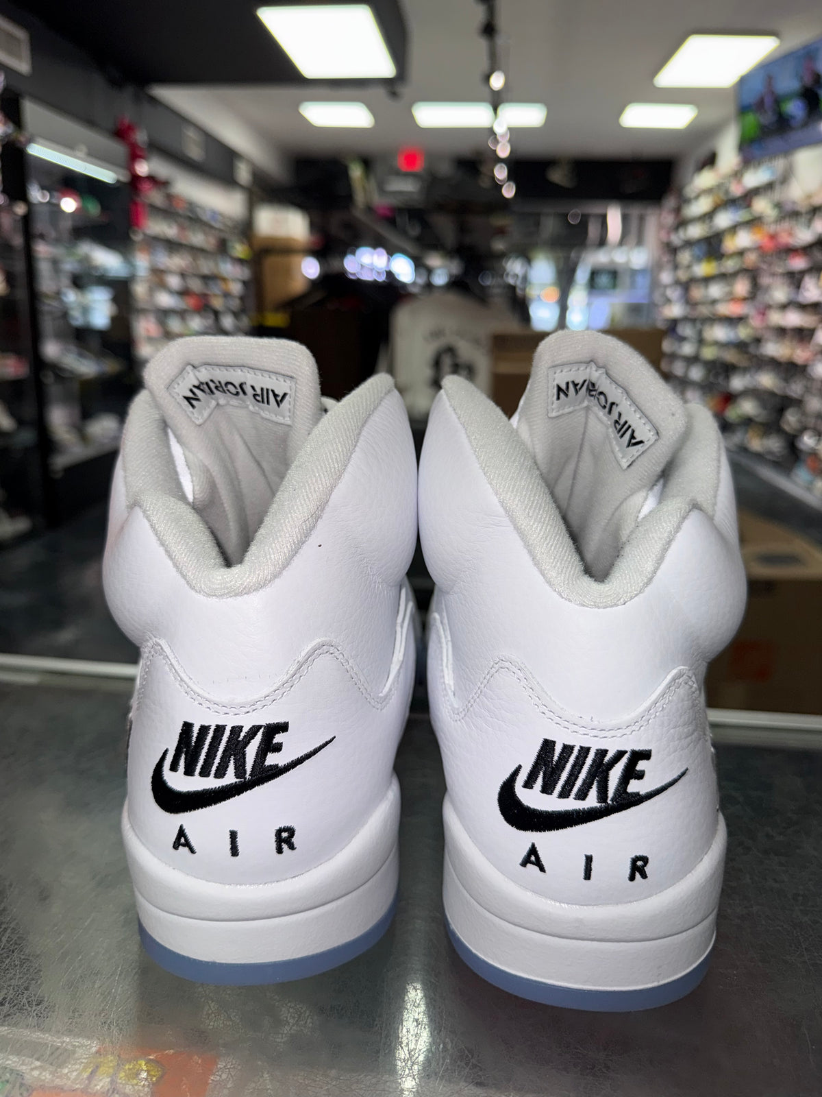 Air Jordan 5 White Metallic sneaker, pre-owned, size 10.5 – view 6