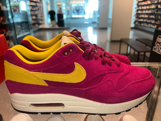Size 9.5 Air Max 1 “Dynamic Berry” (Mall)