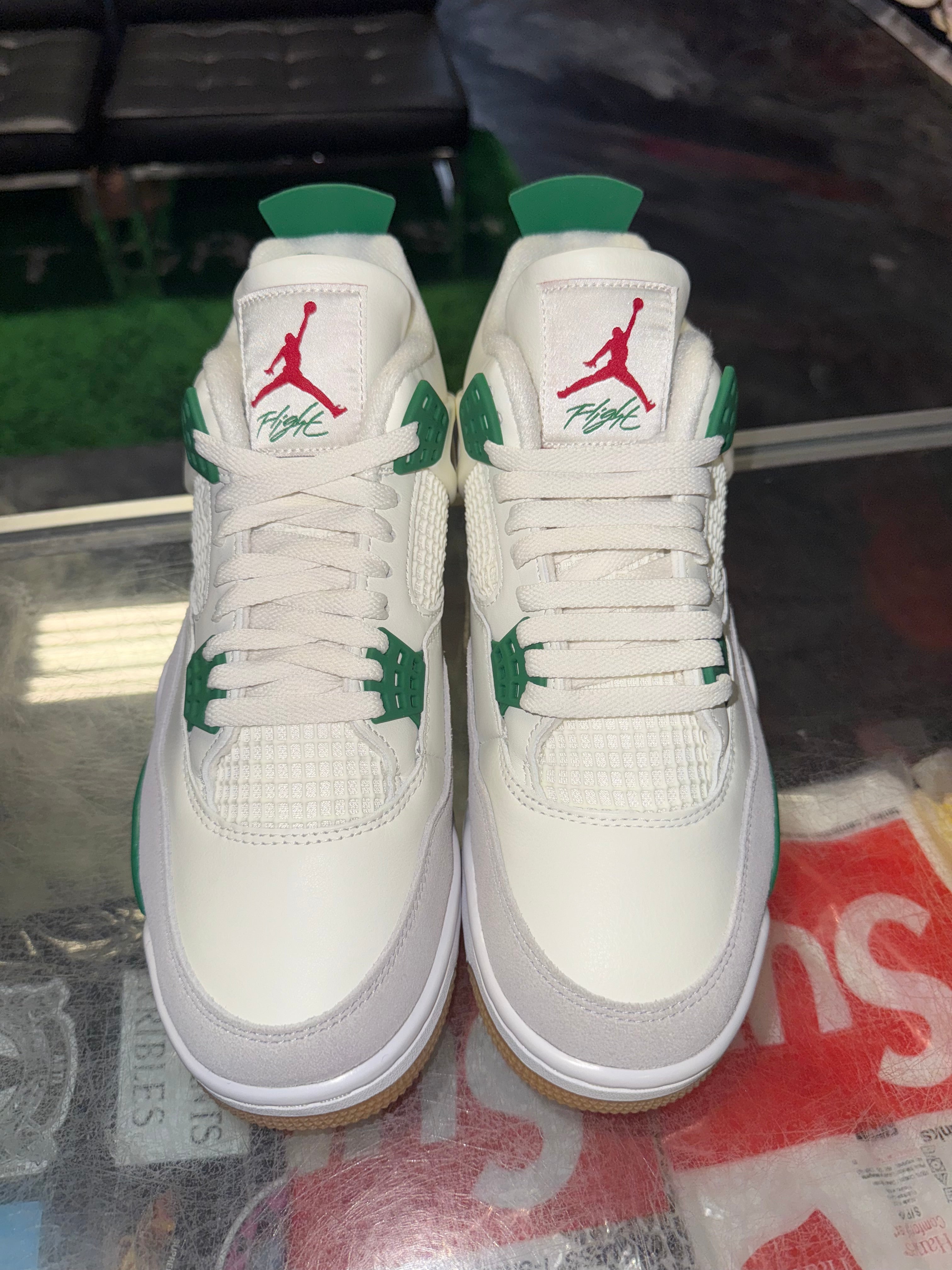 Size 9.5 Air Jordan 4 SB "Pine Green" Brand New