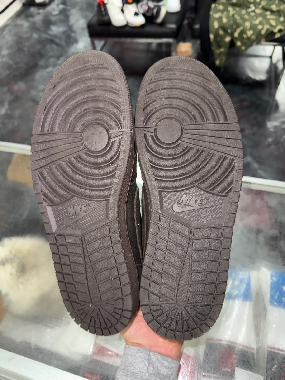 Air Jordan 1 Low Travis Scott Velvet Brown sneaker, pre-owned, size 11.5 – view 7
