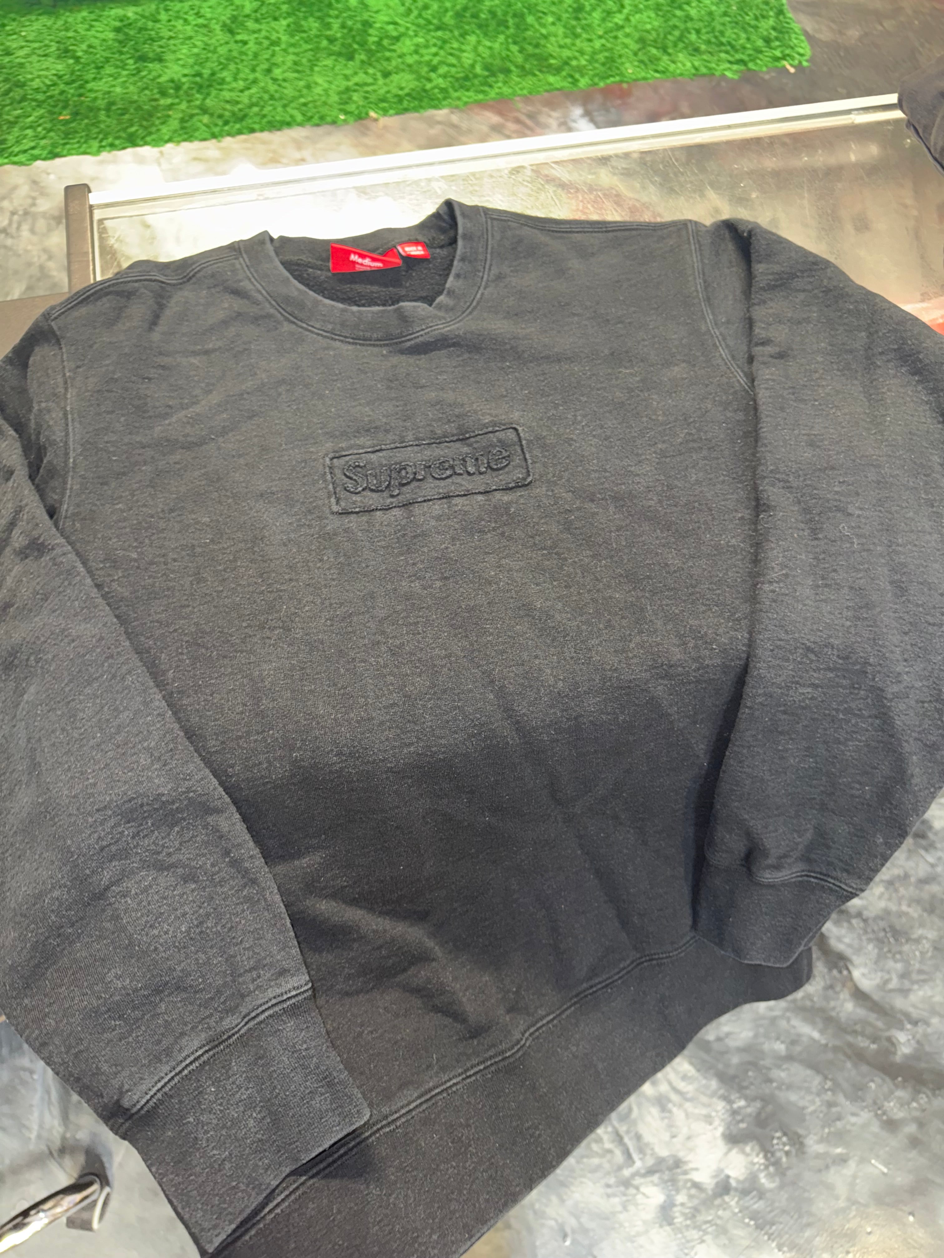 Size M Supreme Cutout Box Logo Crewneck “Black”