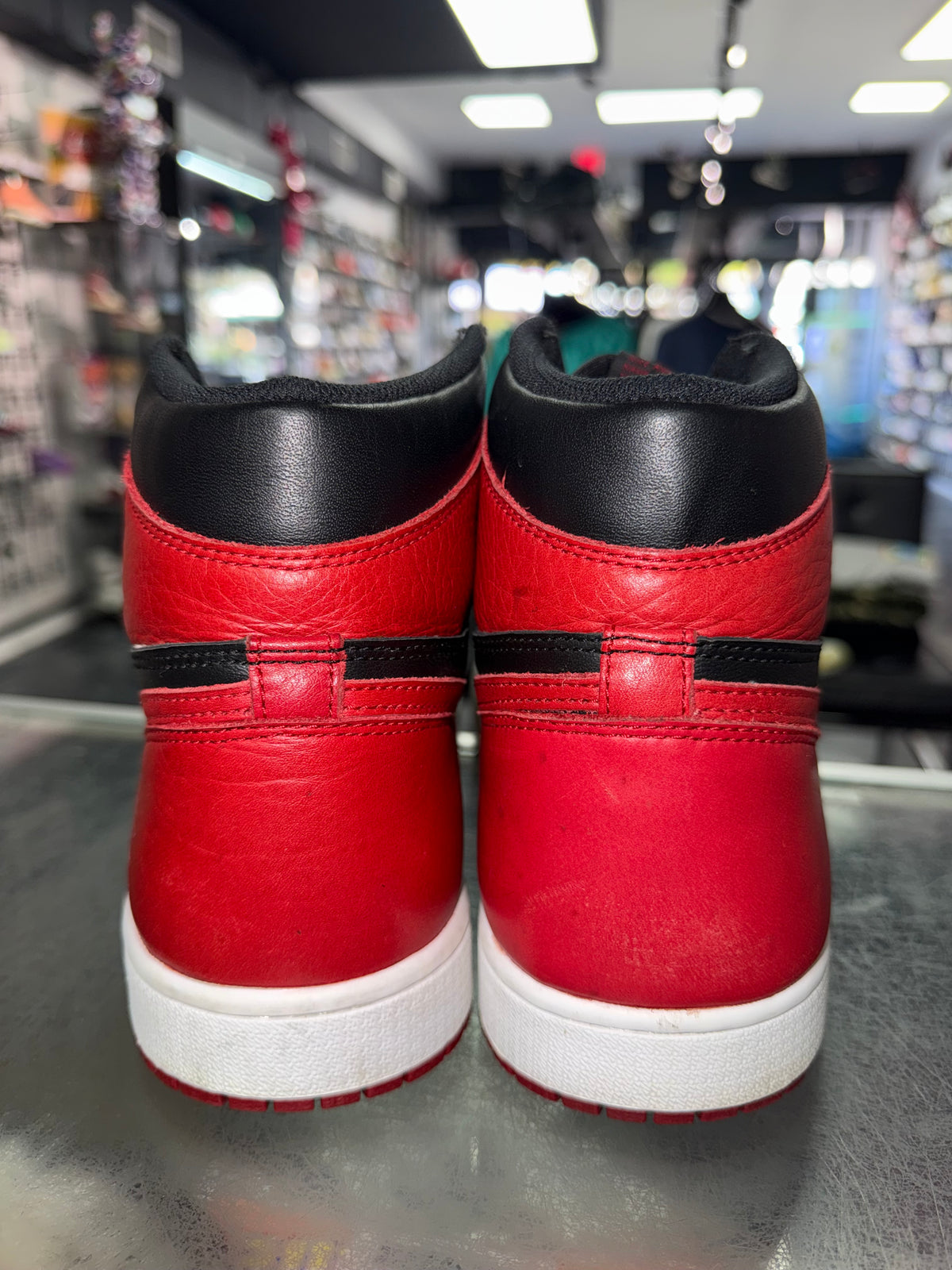 Air Jordan 1 Banned sneaker, pre-owned, size 11 – view 6