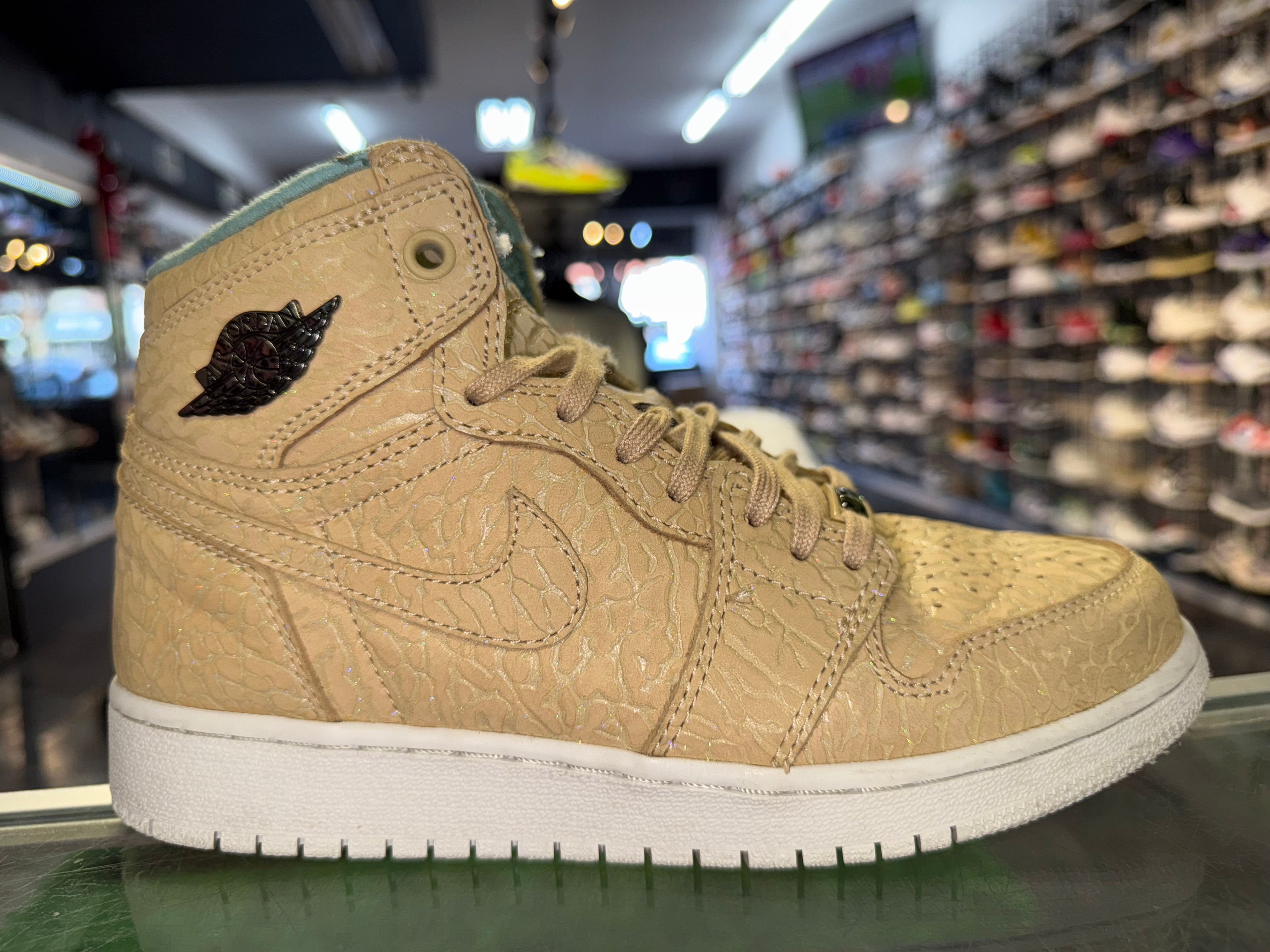 Size 5y Air Jordan 1 "Sand Dune"
