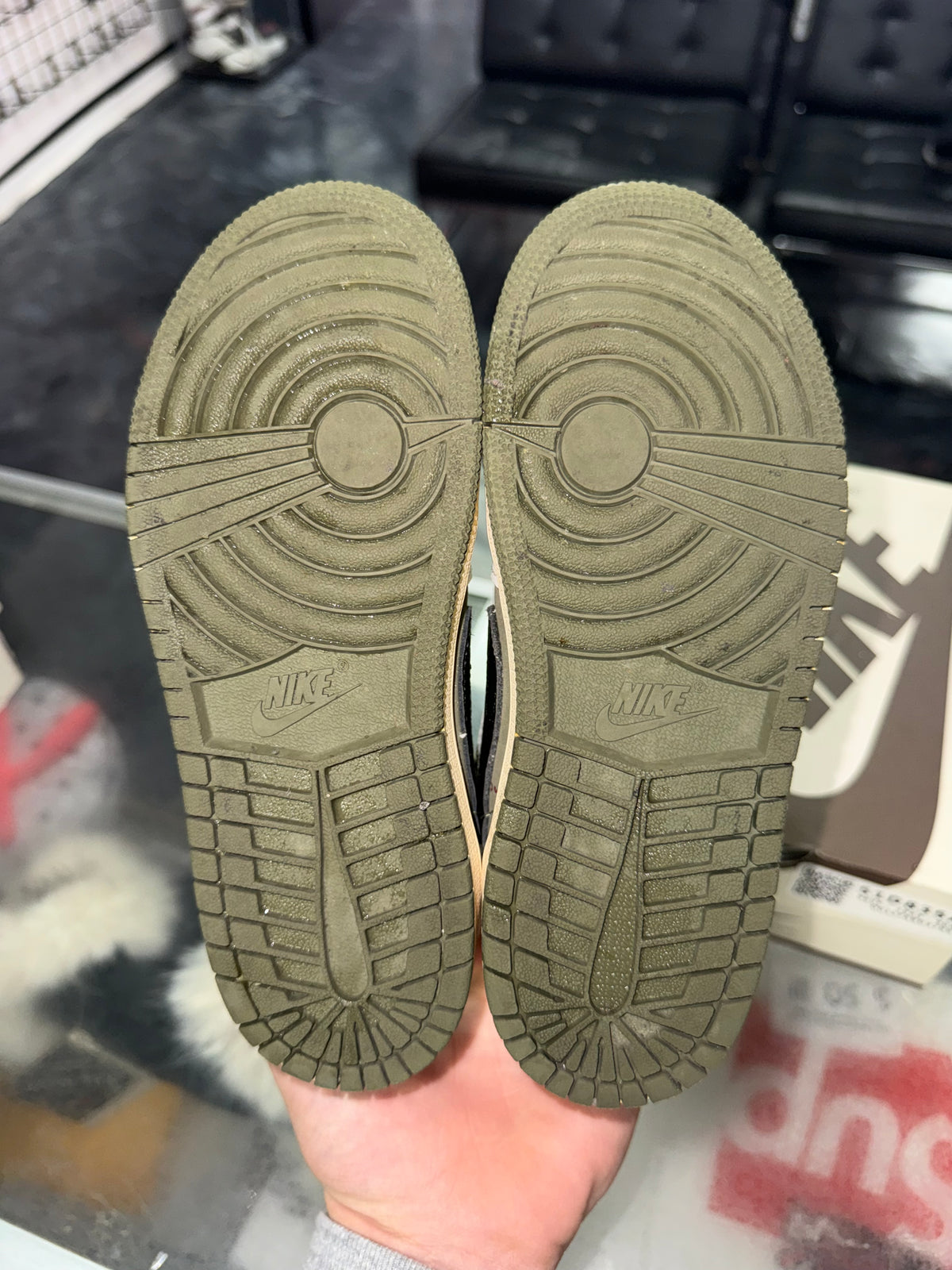 Air Jordan 1 Low Travis Scott Olive PS sneaker, pre-owned, size 1Y – view 5