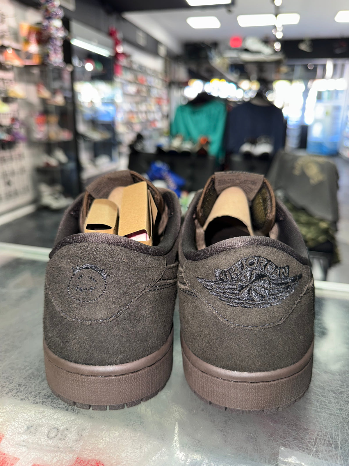Air Jordan 1 Low Travis Scott Velvet Brown sneaker, pre-owned, size 11.5 – view 6