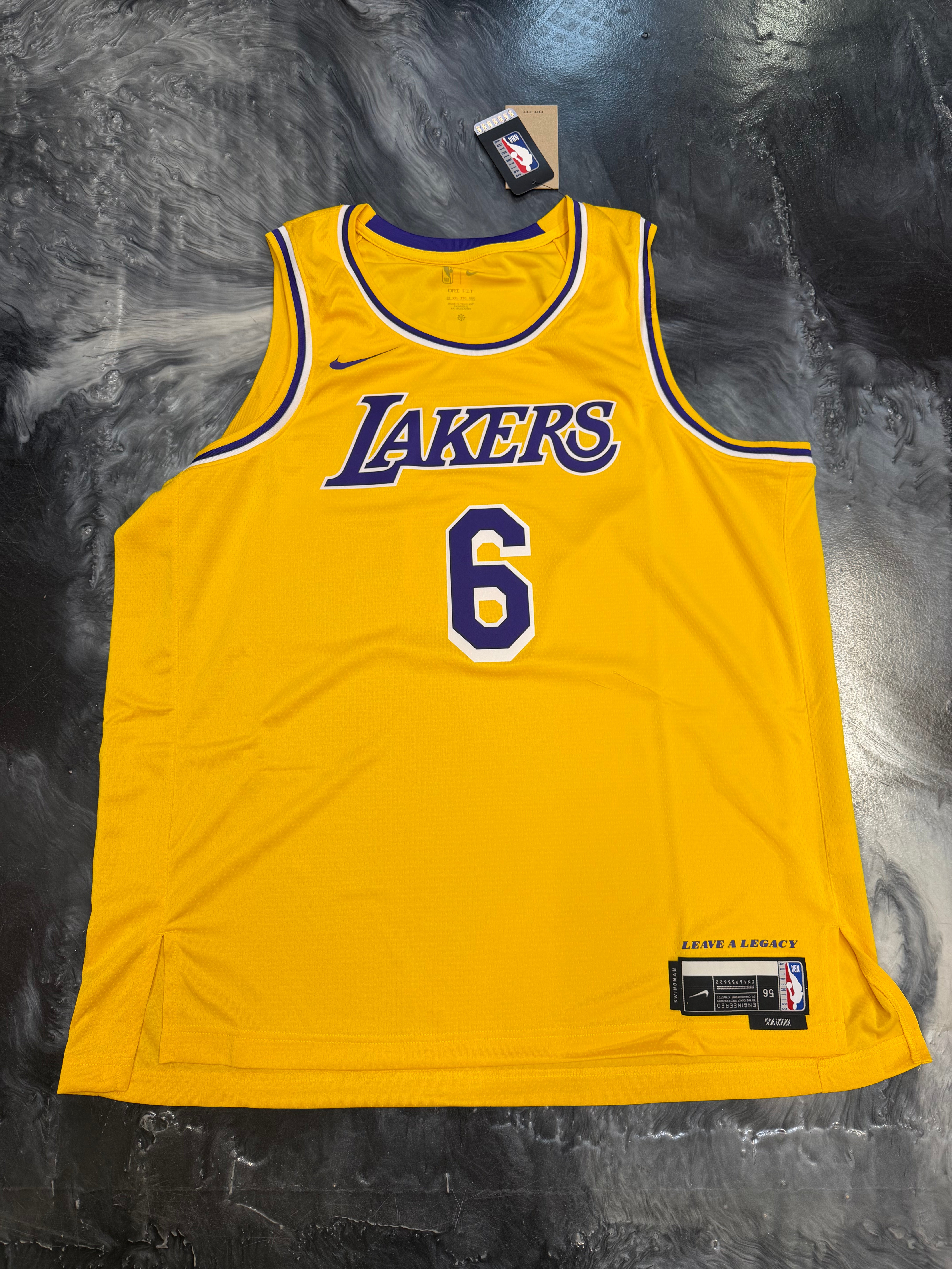 Size XXL Nike Los Angeles Lakers Jersey “LeBron James” Brand New