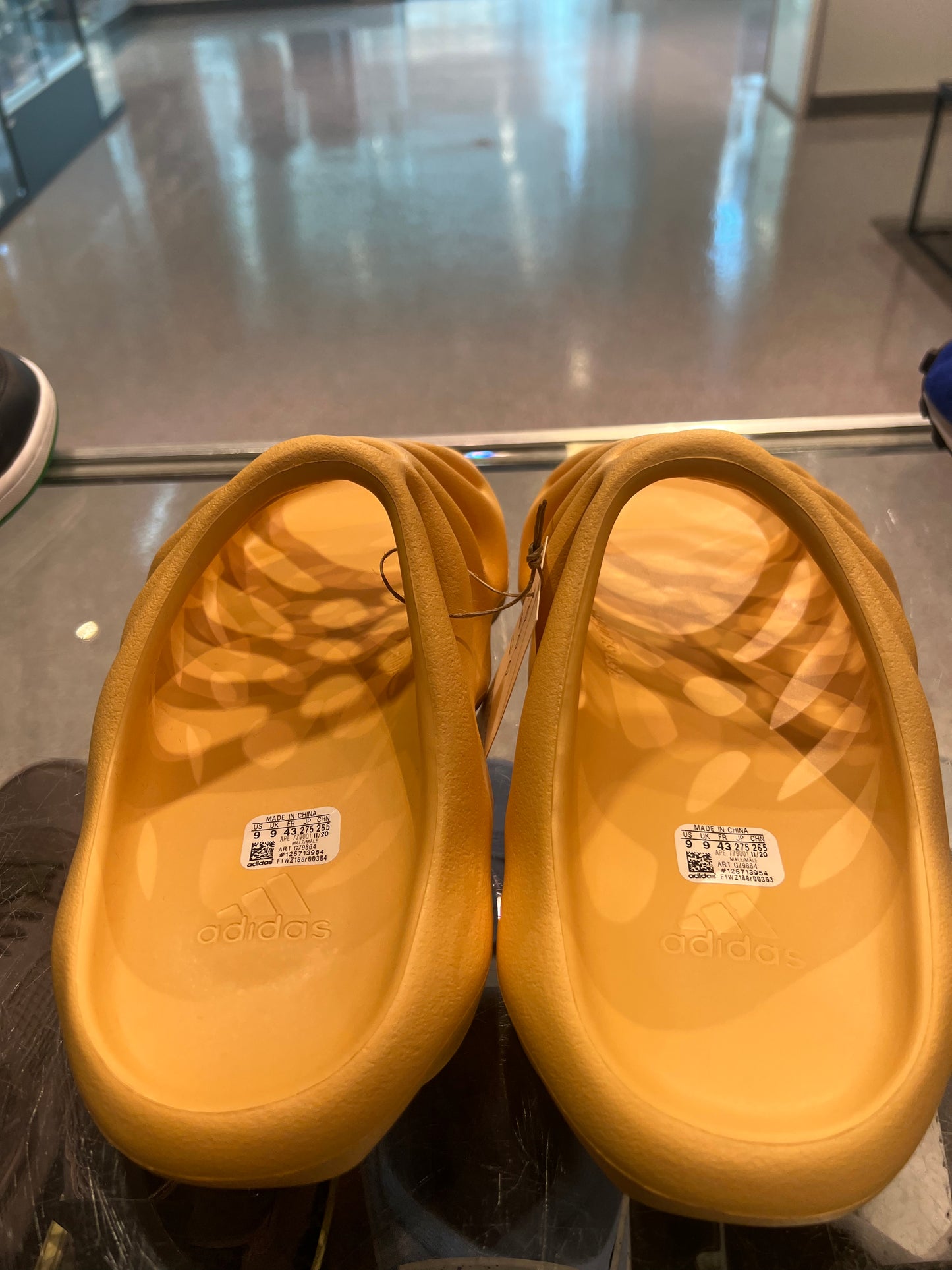 Size 9 Adidas Yeezy 450 Slide “Cream” Brand New (Mall)