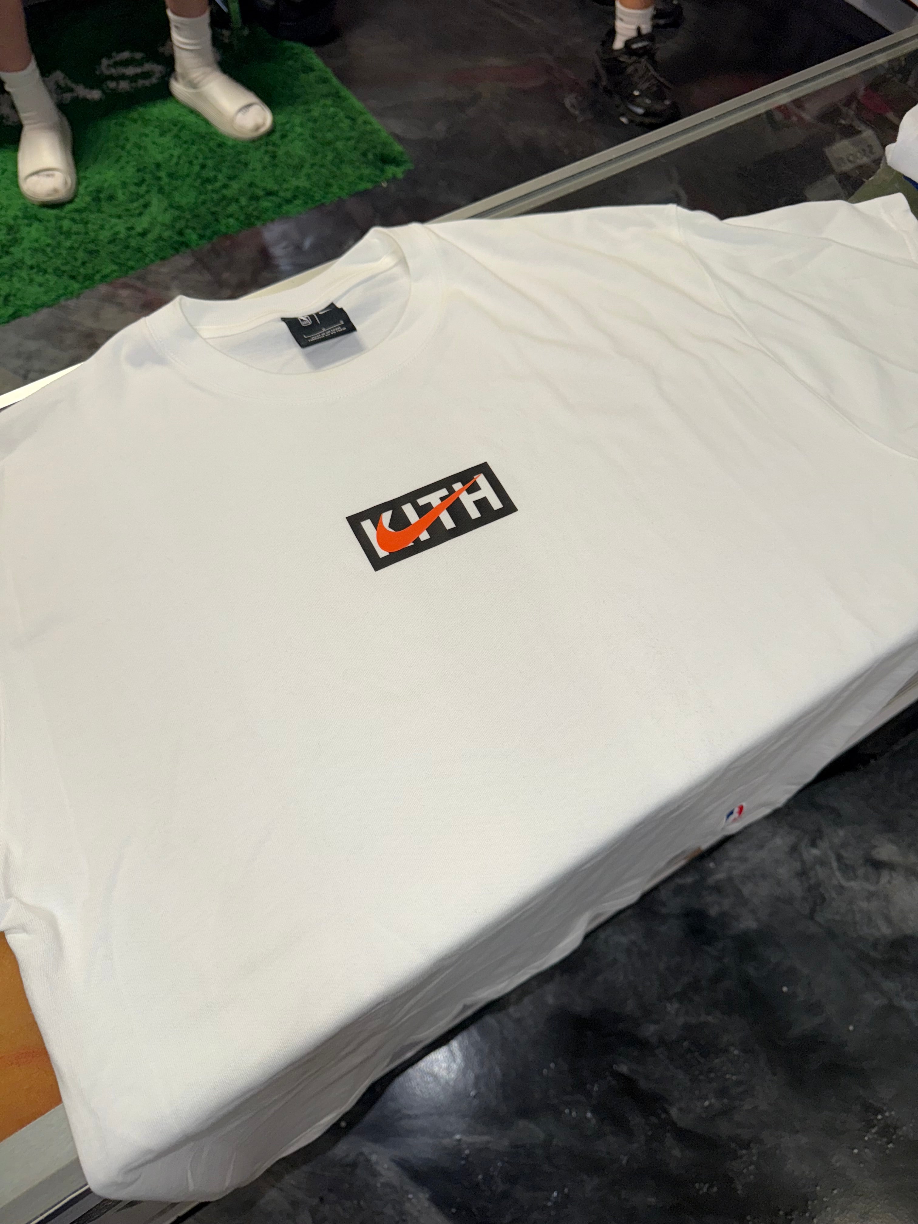 Size L Kith x Knicks Nike Tee “White”