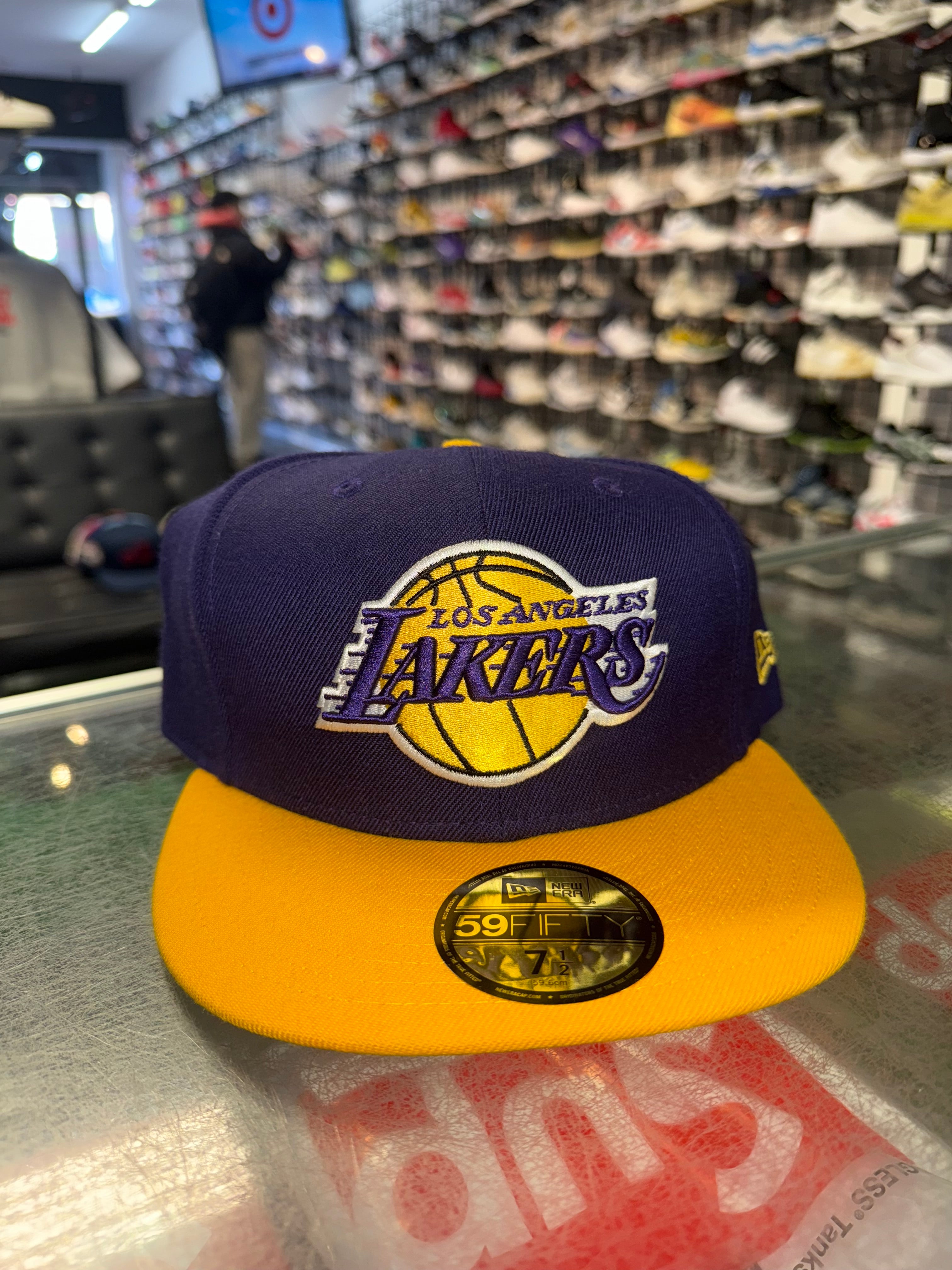 Size 7 1/2 New Era Fitted Hat “Lakers”