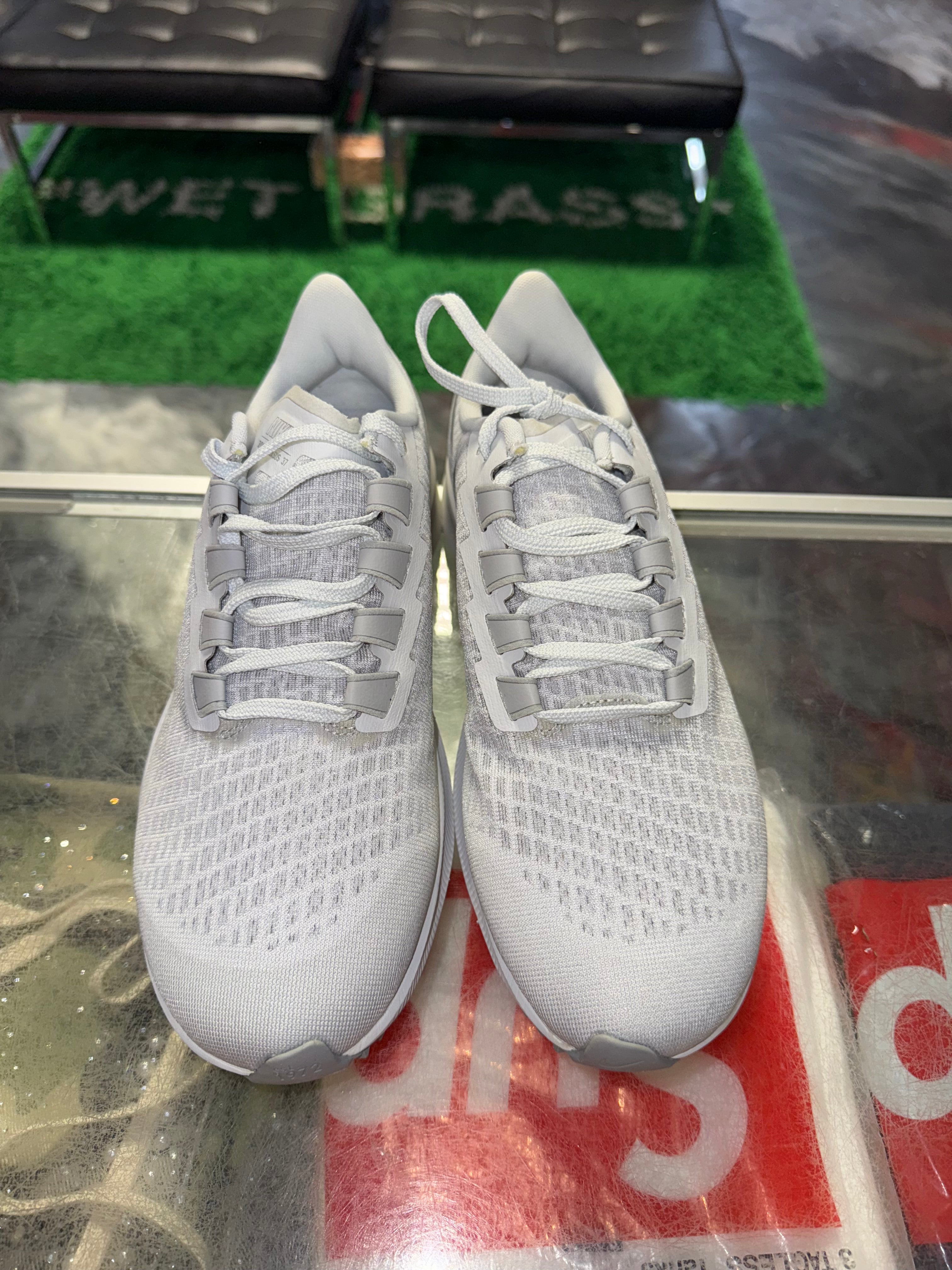 Size 7.5 (9W) Zoom Pegasus 37 “Platinum Grey” Brand New