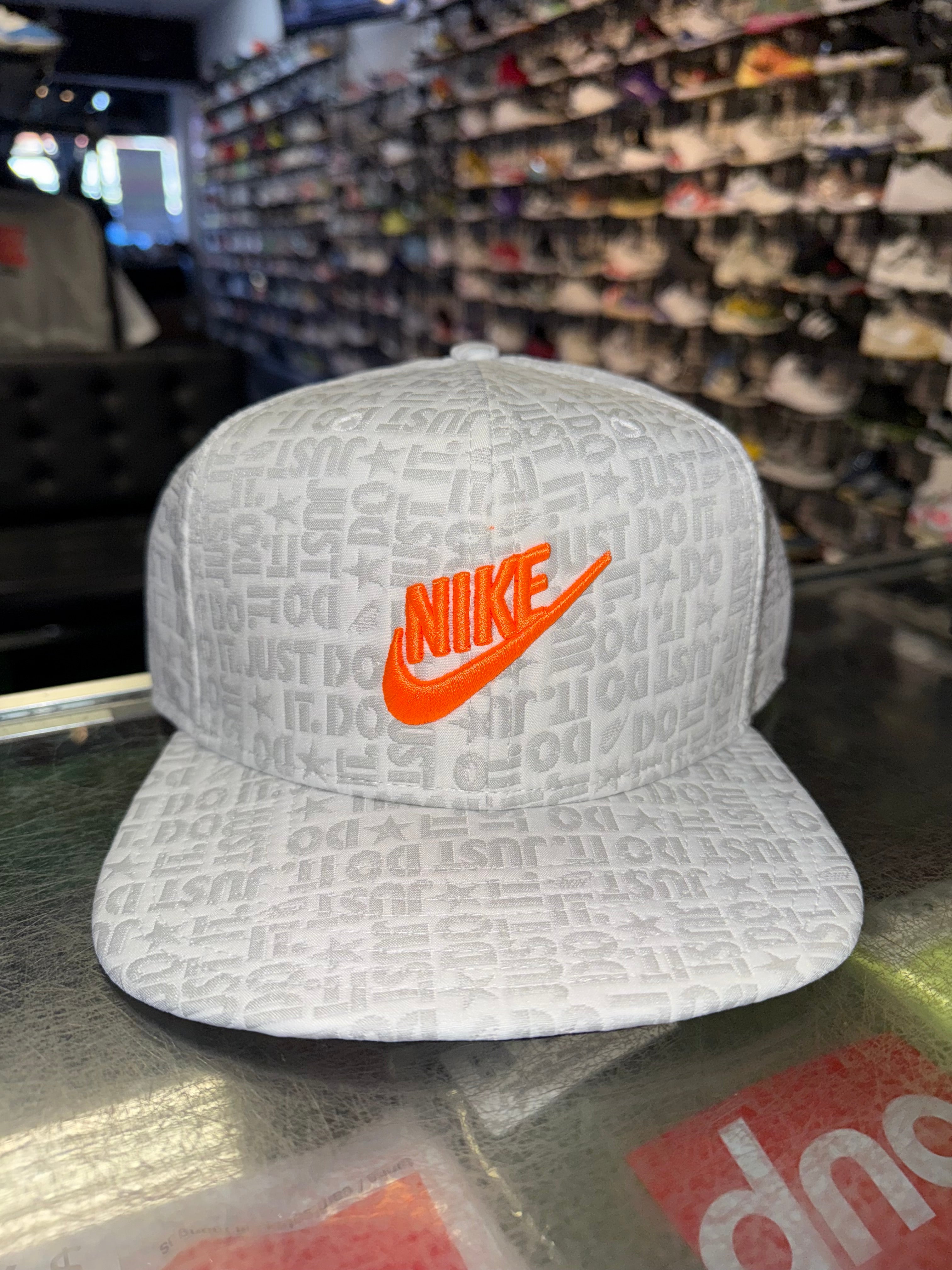 Size OS Nike Just Do It SnapBack Hat “White” Brand New