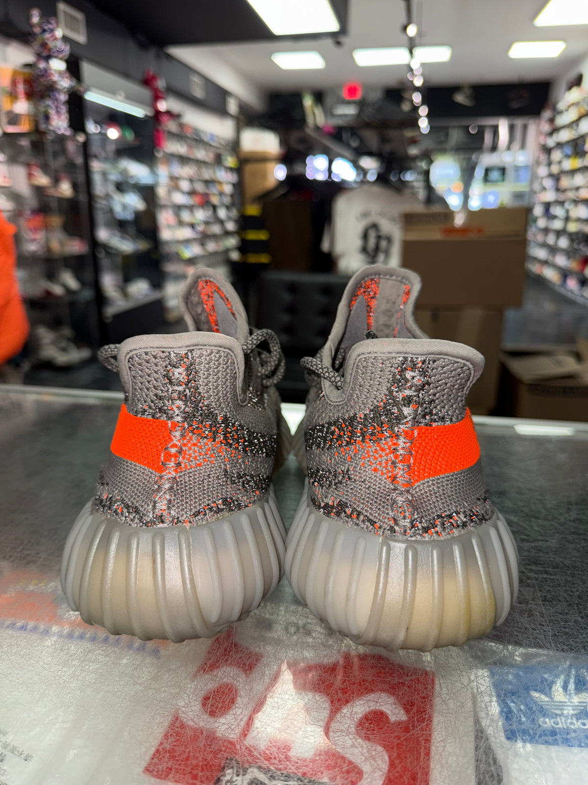 Adidas Yeezy Boost 350 V2 Beluga Reflective sneaker, pre-owned, size 8.5 – view 6