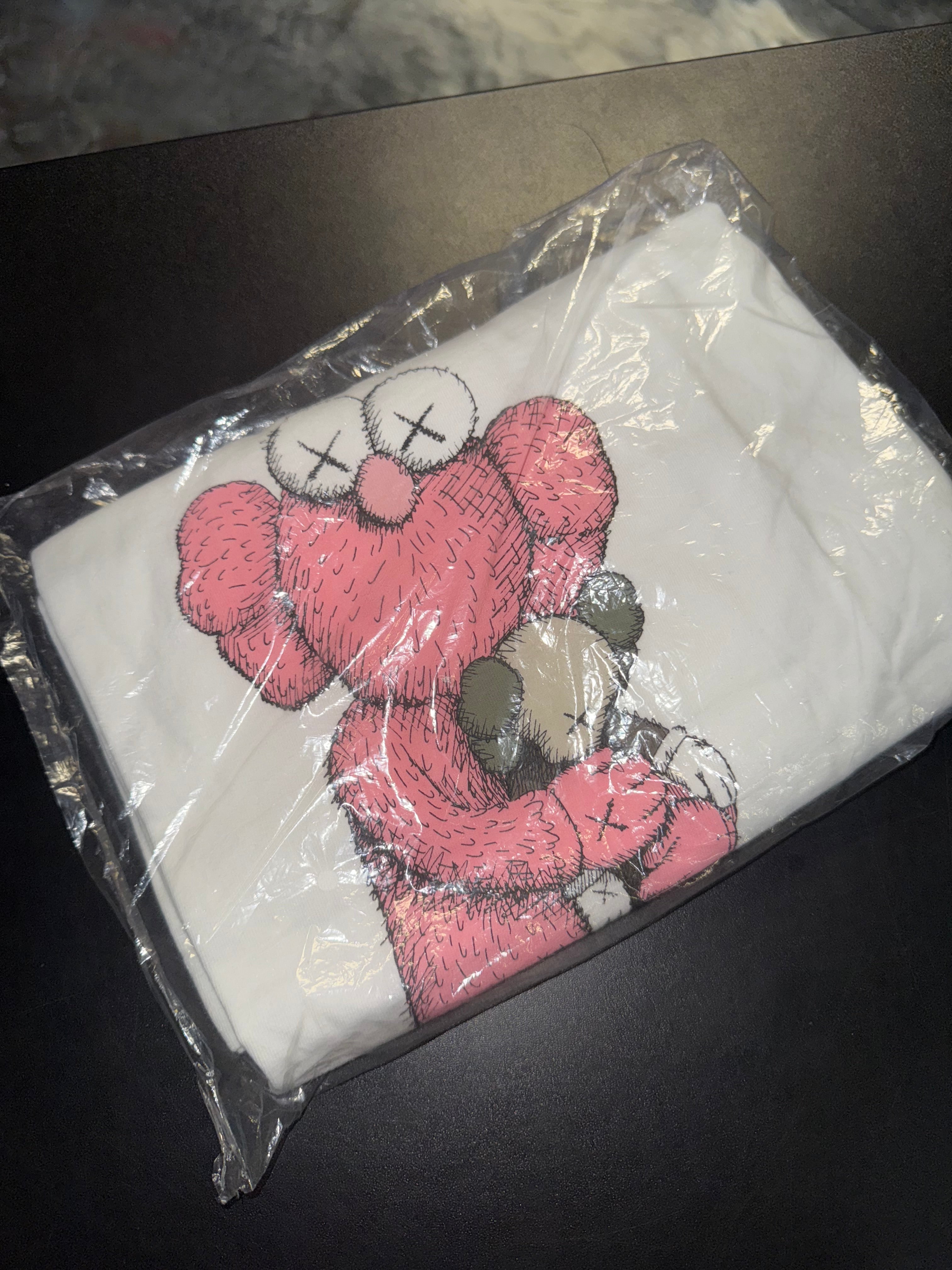 Size L Kaws x Uniqlo Hug Tee “White/Pink” Brand New