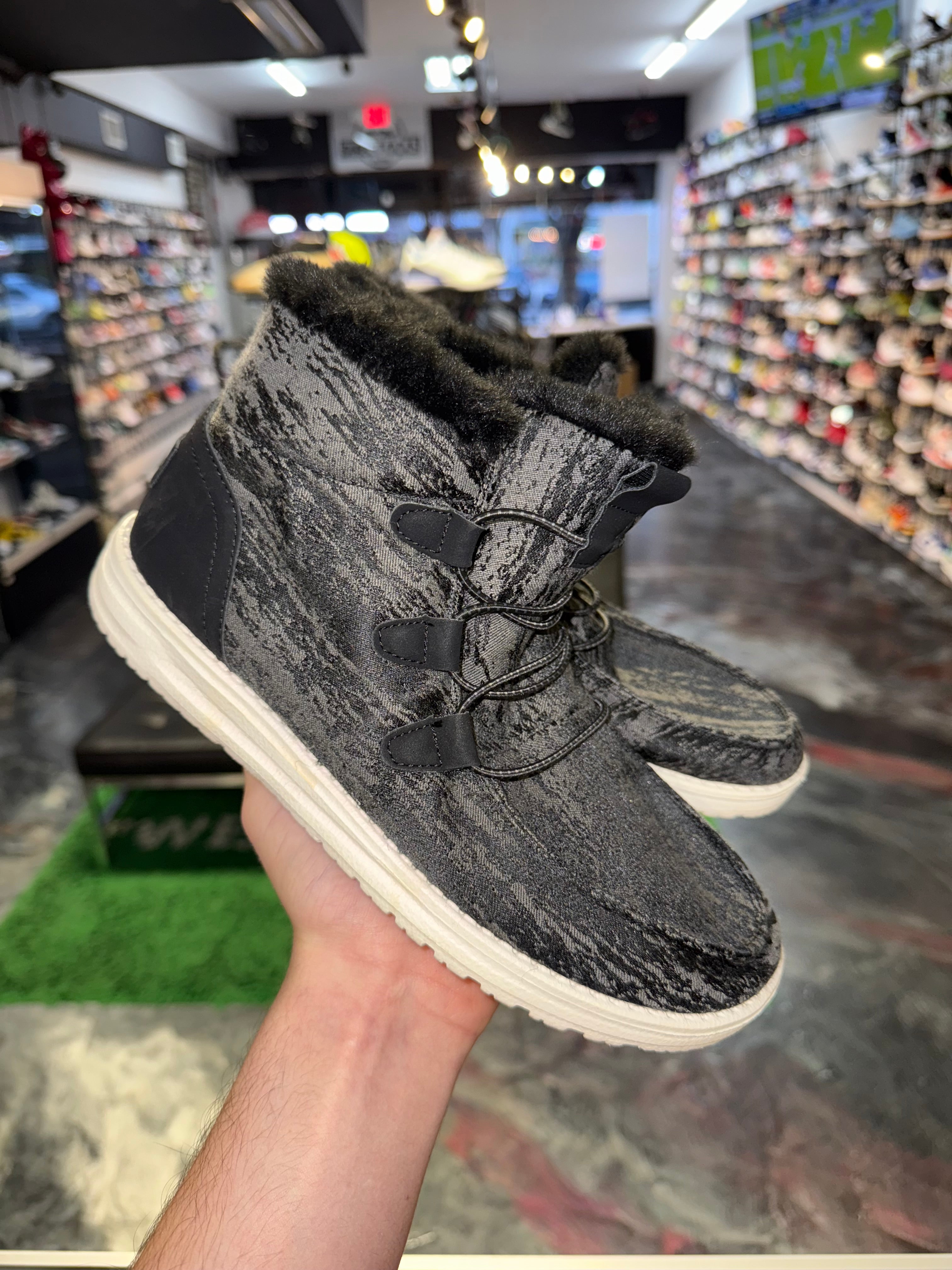 Size 8 Hey Dudes FREE