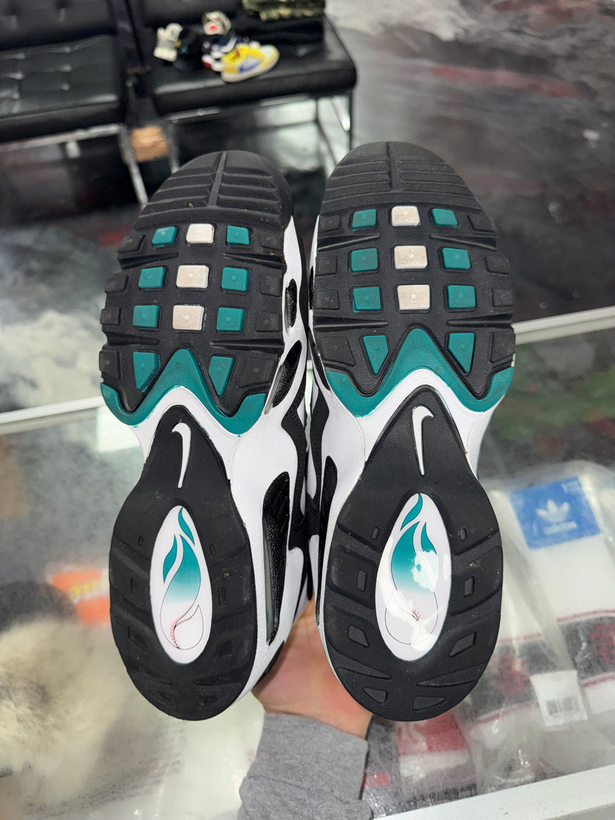 Air Griffey Max 1 Freshwater sneaker, pre-owned, size 9.5 – view 7