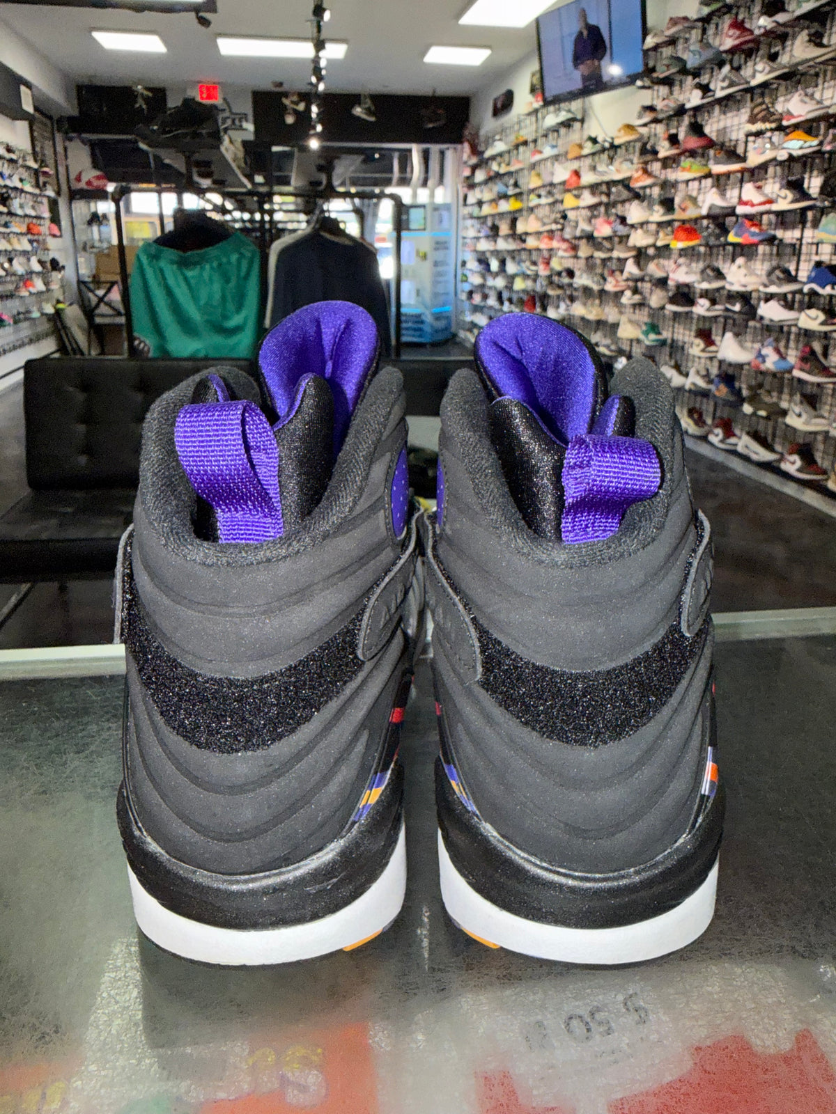 Air Jordan 8 3-Peat sneaker, pre-owned, size 10.5 – view 6