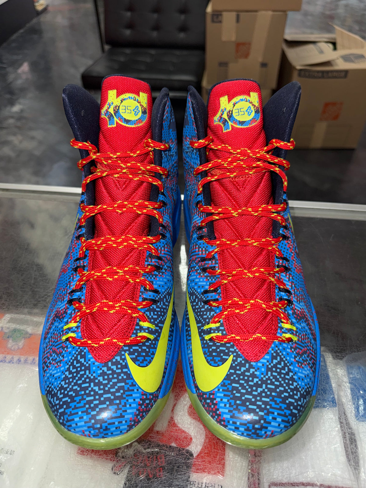 Nike KD 5 Christmas sneaker, pre-owned, size 11.5 – view 5