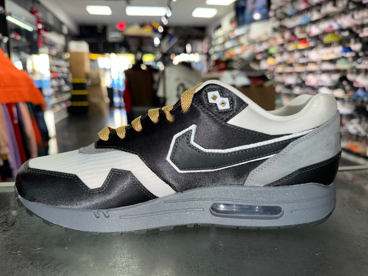 Nike Air Max 1 .SWOOSH Low Poly Big Head Mode sneaker, pre-owned, size 10.5 – view 2