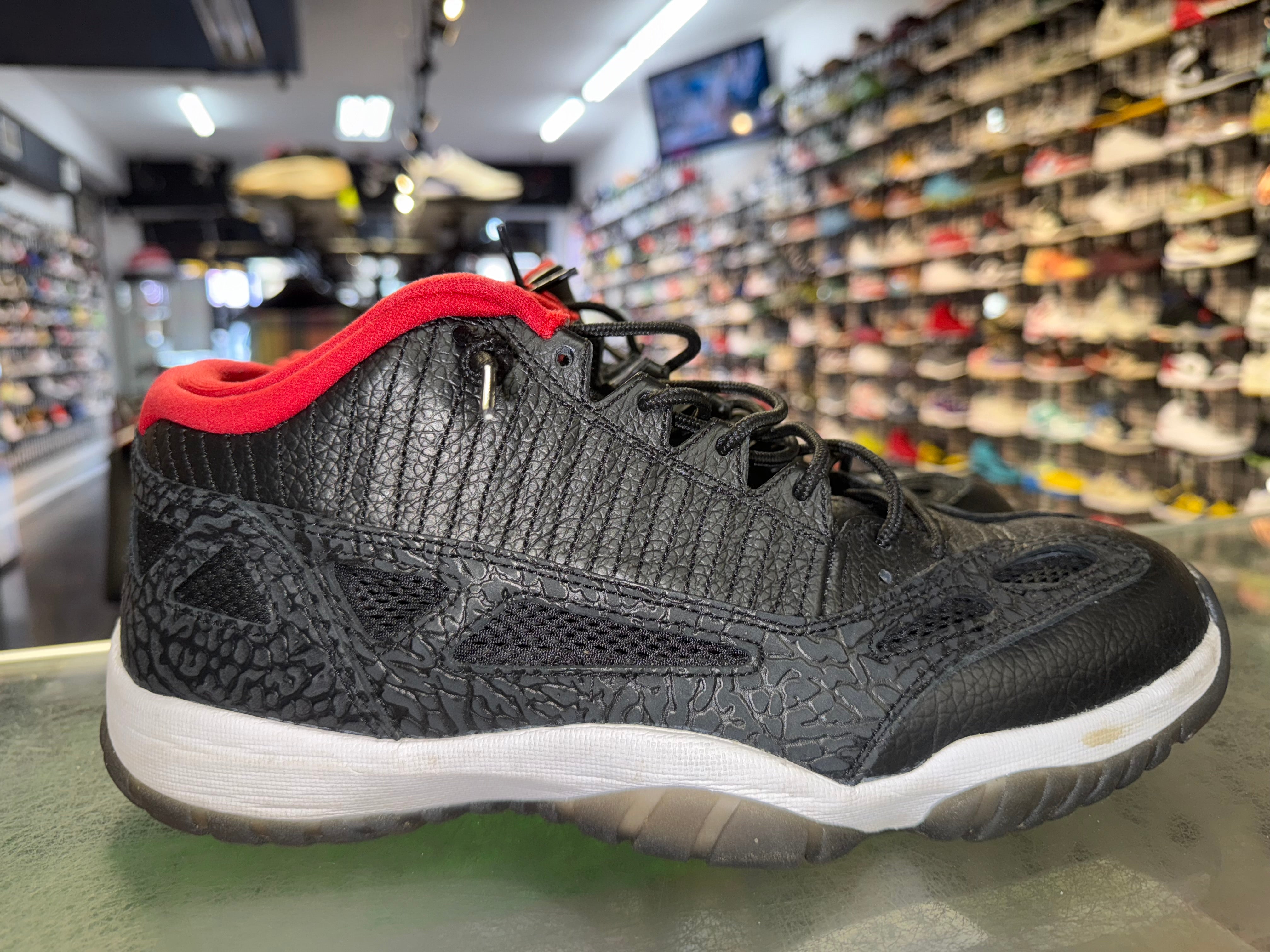 Size 11 AJ 11 Low IE "Bred" 2011 - NB