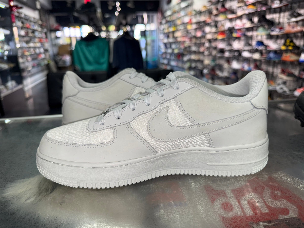 Nike Air Force 1 Summit White GS sneaker, pre-owned, size 7Y – view 4