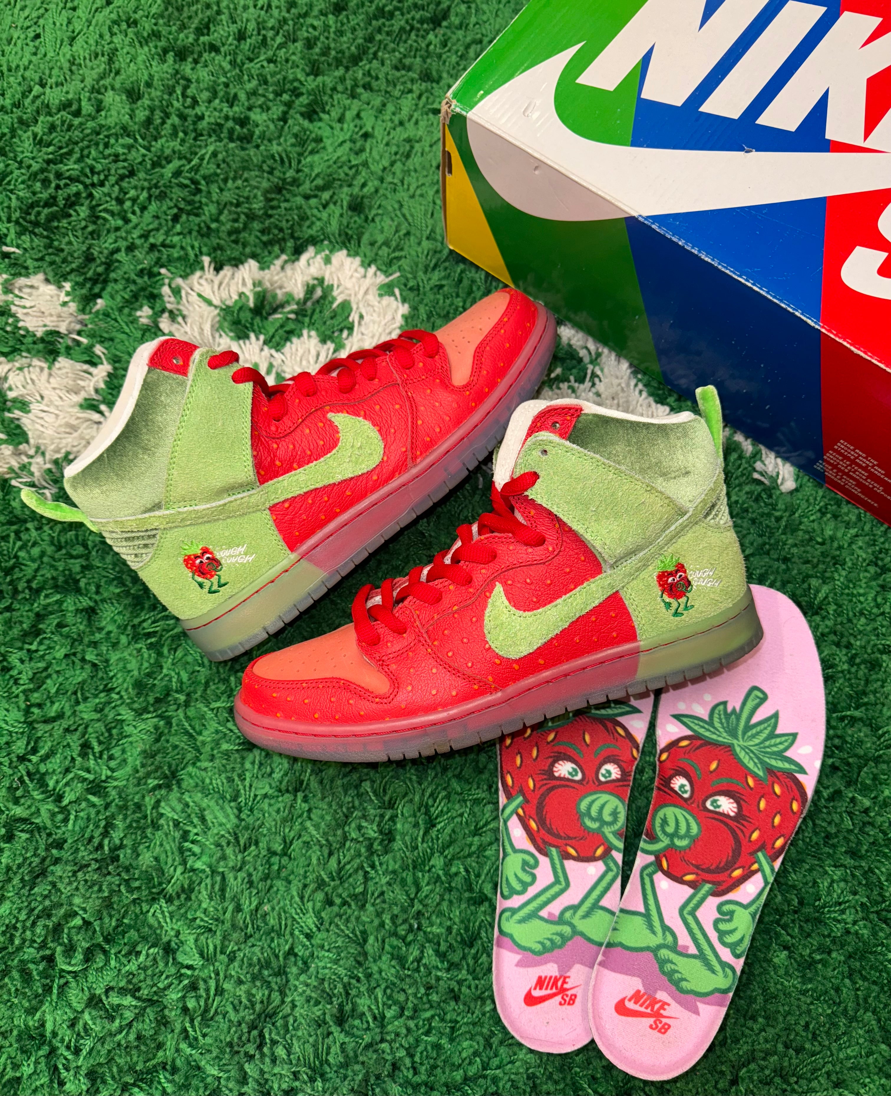 Size 9 Dunk High SB “Strawberry Cough” Worn 1x