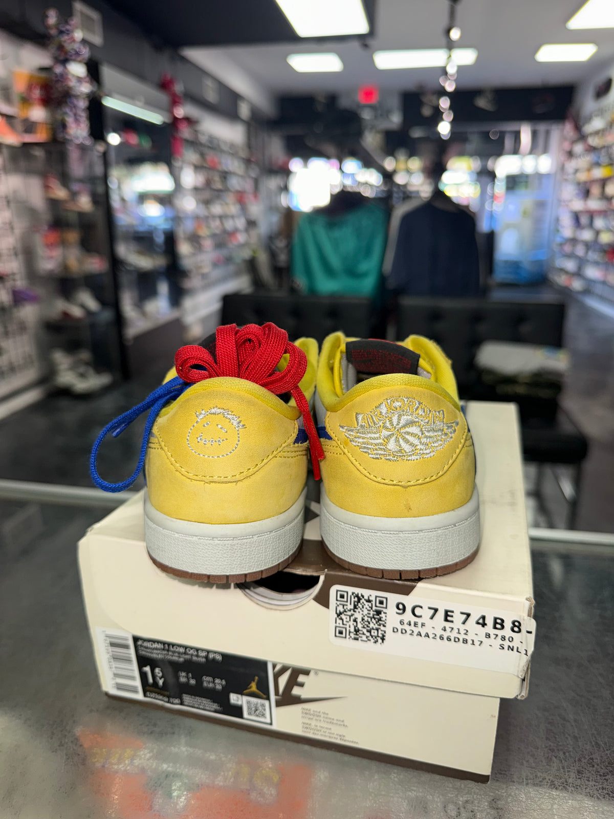 Air Jordan 1 Low Travis Scott Canary PS sneaker, pre-owned, size 1.5Y – view 4