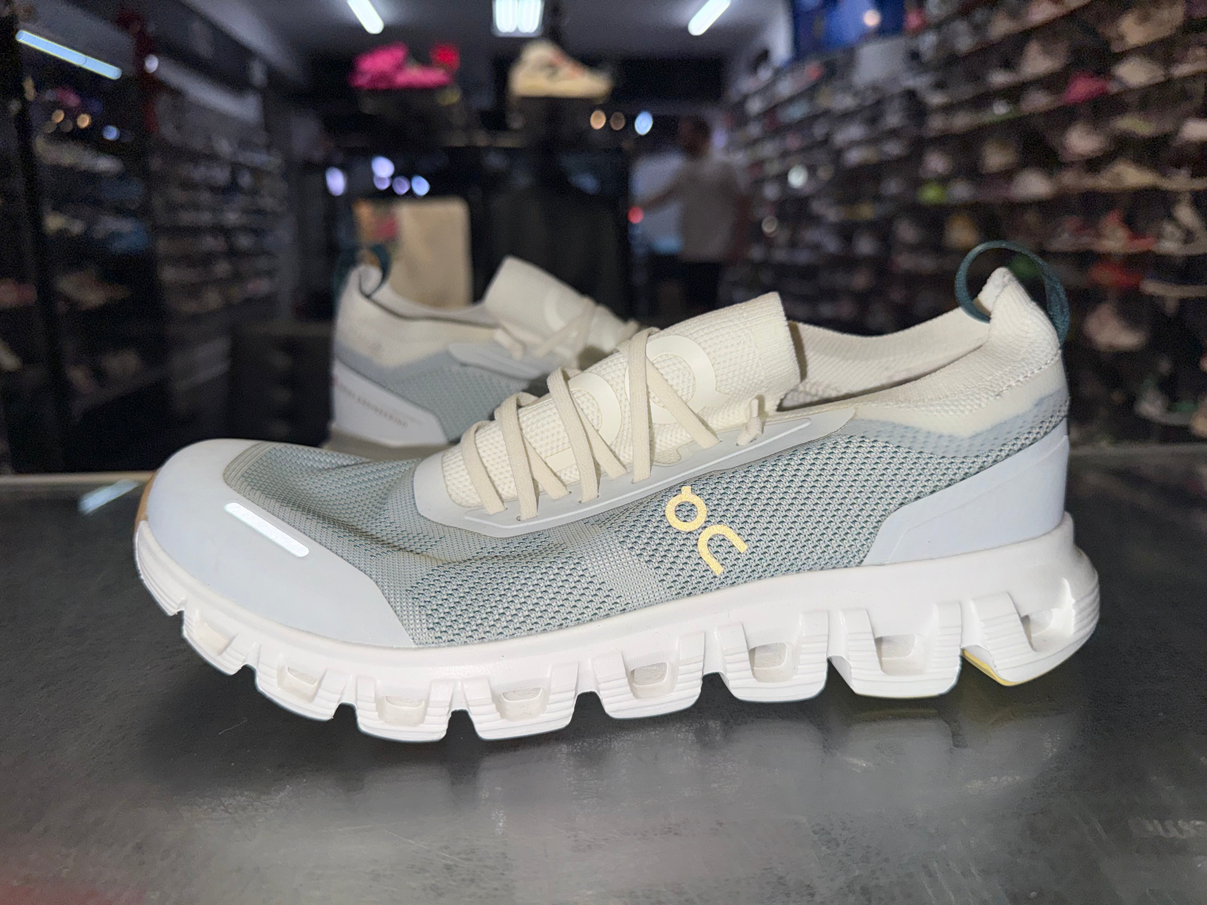 Size 5.5 (7W) On Cloud 6 Versa "Grey"