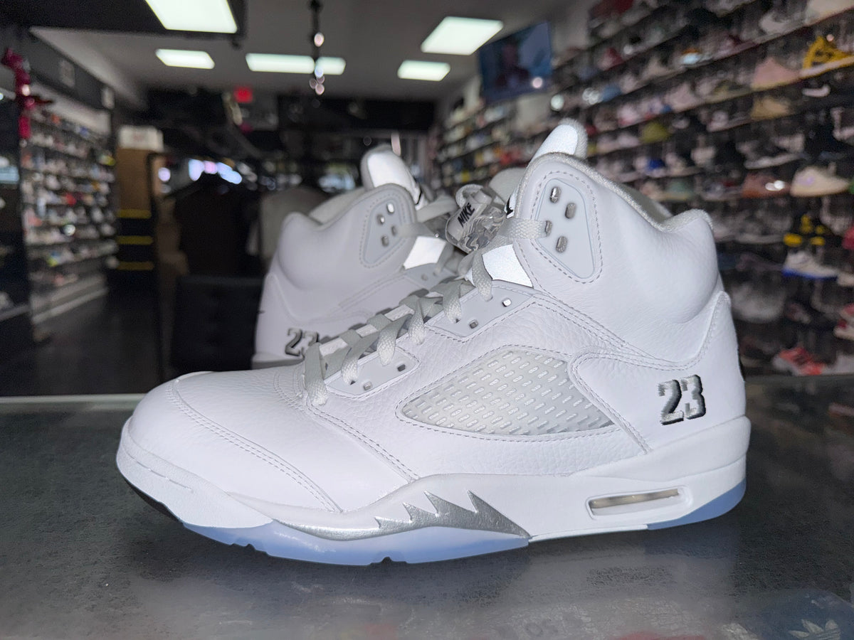 Air Jordan 5 White Metallic sneaker, pre-owned, size 10.5 – view 2