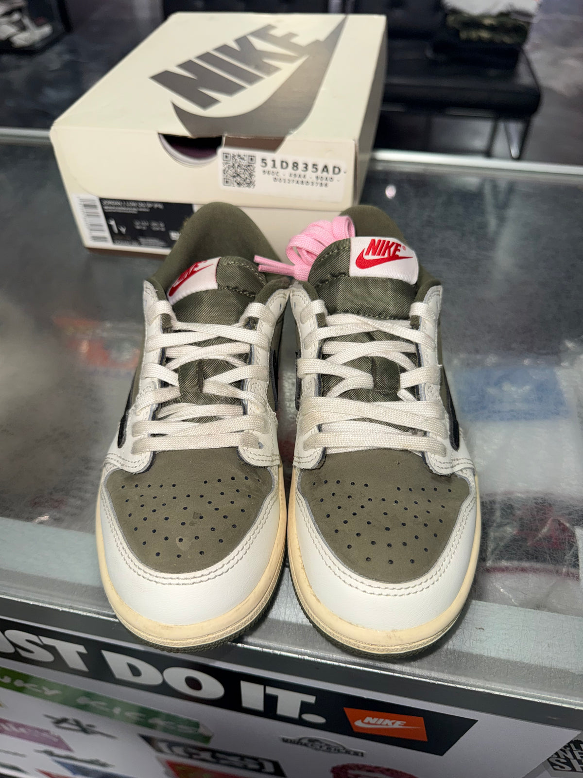 Air Jordan 1 Low Travis Scott Olive PS sneaker, pre-owned, size 1Y – view 3