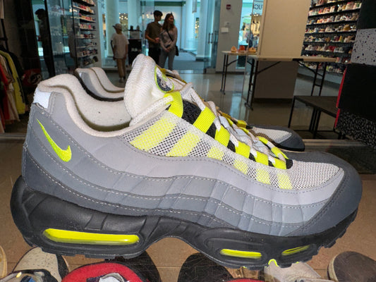 Size 9 Air Max 95 “OG Neon” (Mall)