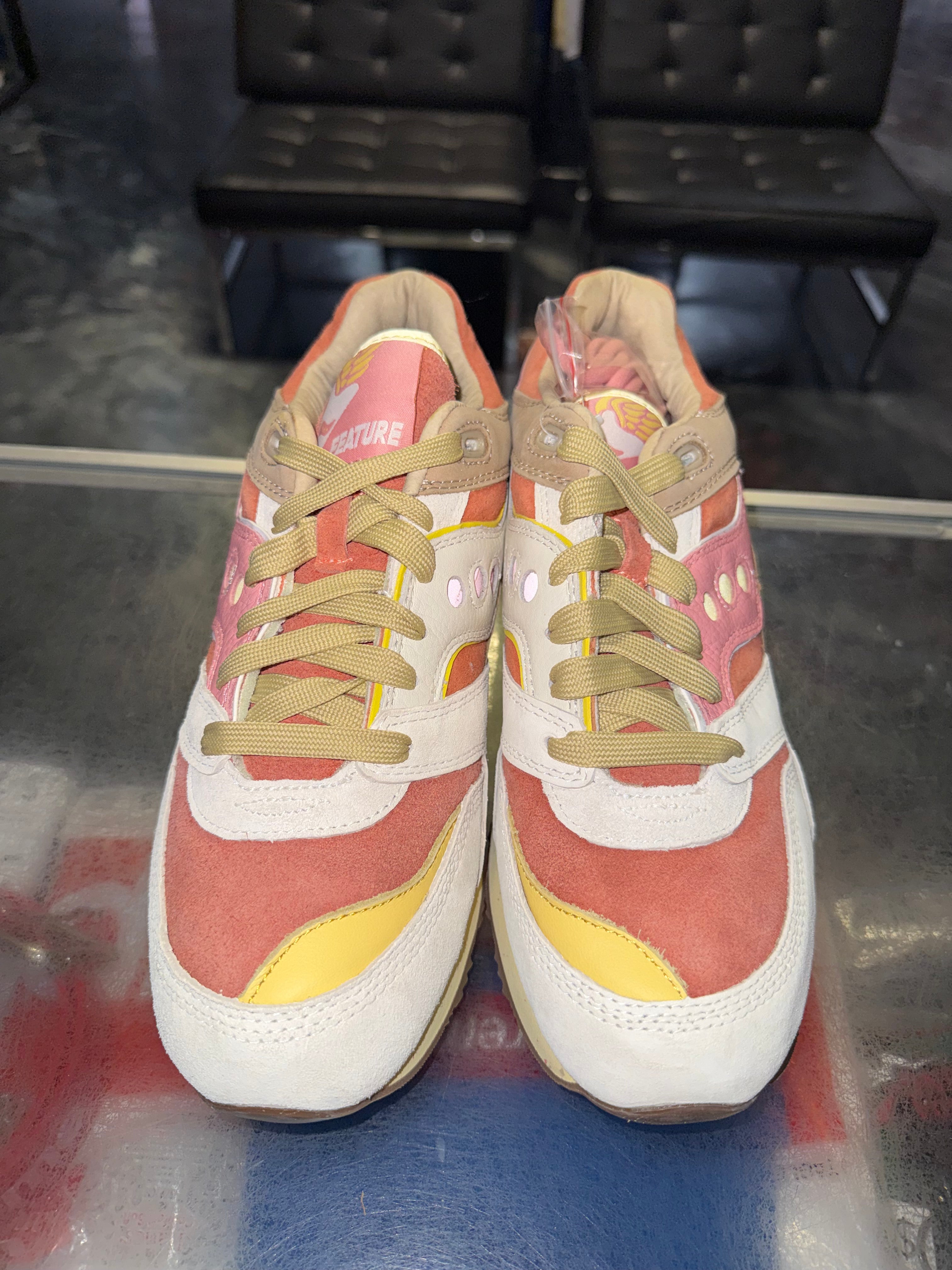 Size 11 Saucony Courageous Feature "Bacon and Eggs" Brand New