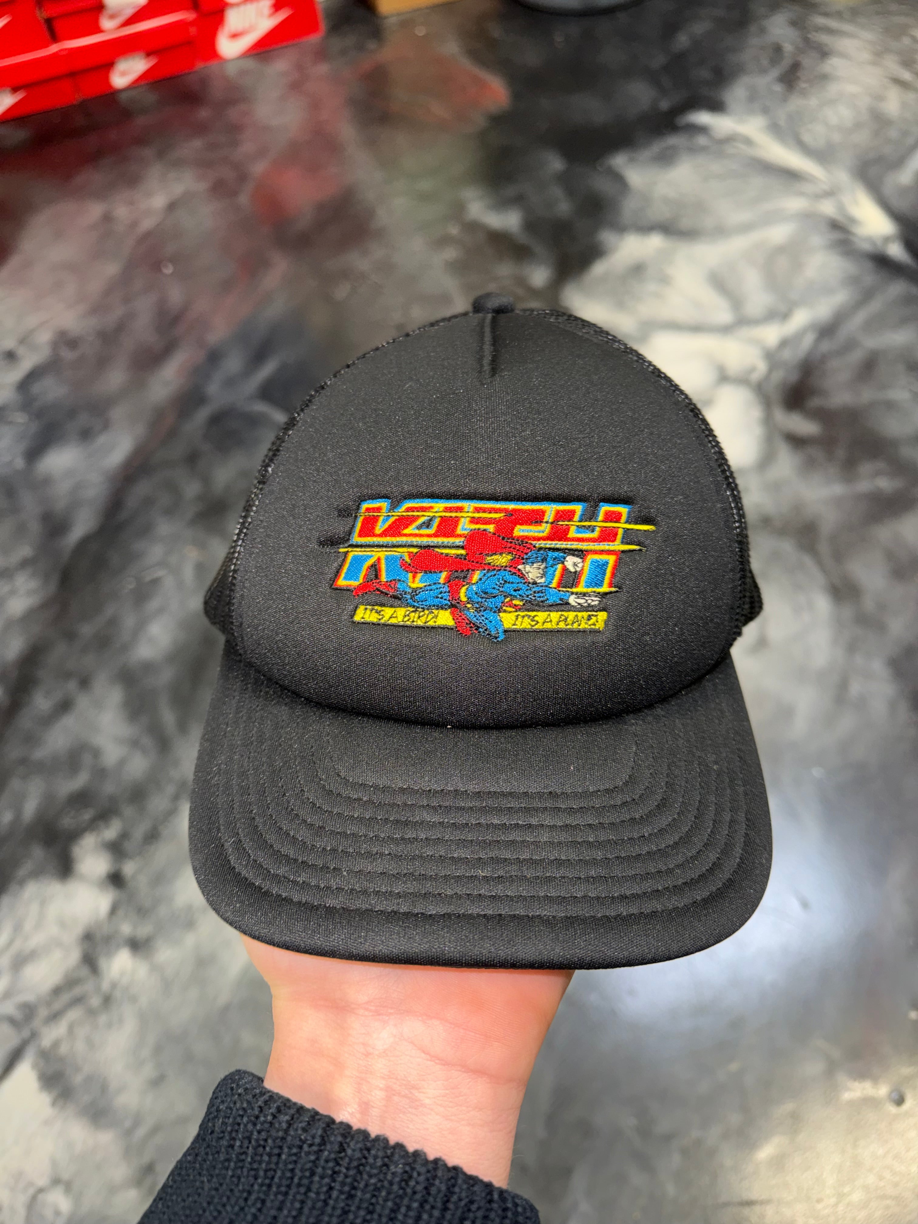 Size OS Kith Superman Trucker Hat “Black”