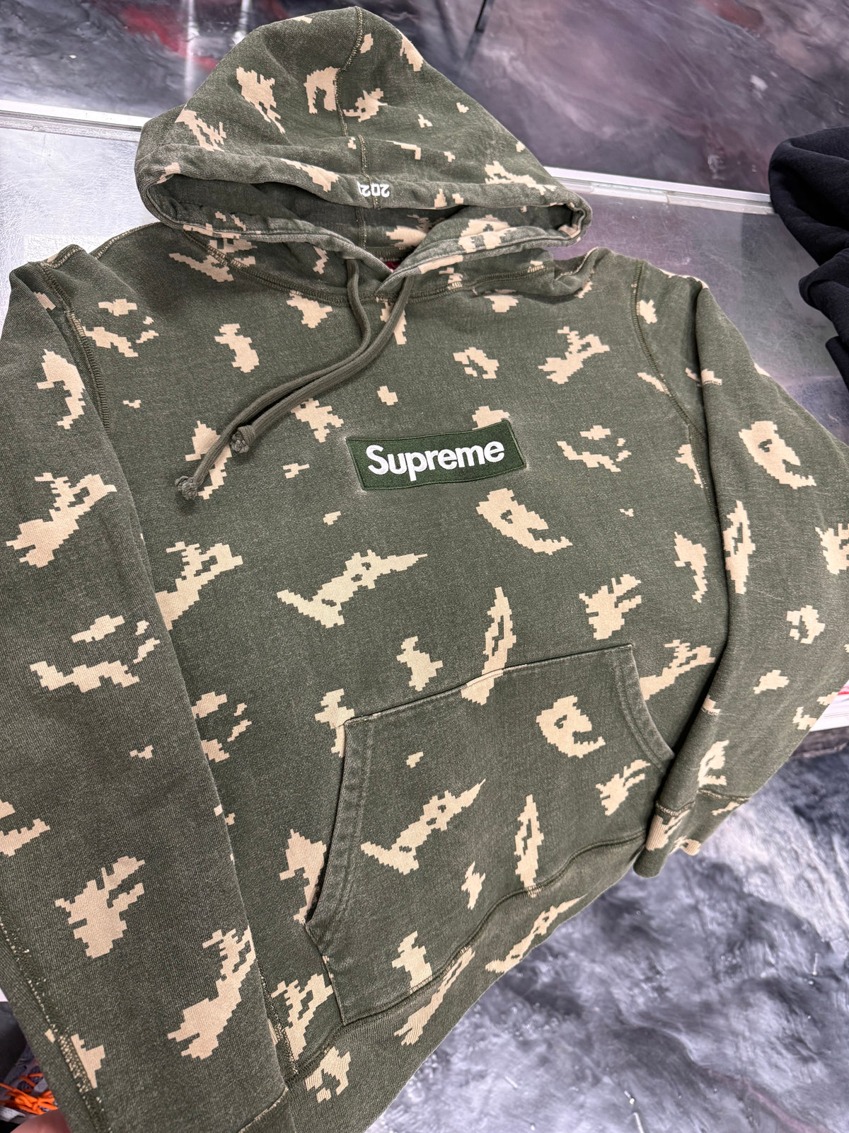 Supreme Box Logo Hoodie Digi Camo, pre-owned, size M – view 2