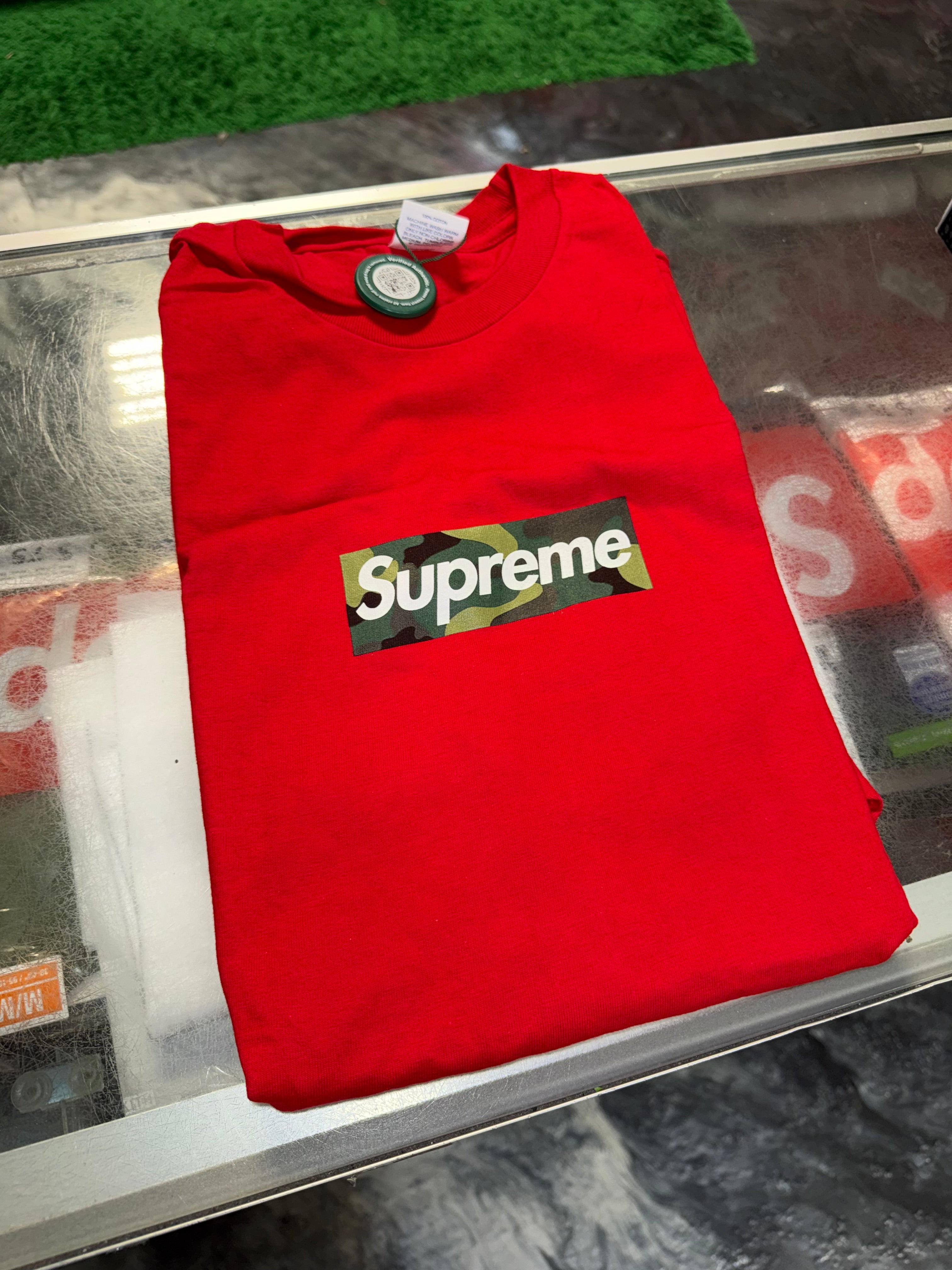 Size L Supreme Camo Box Logo Tee “Red” Brand New