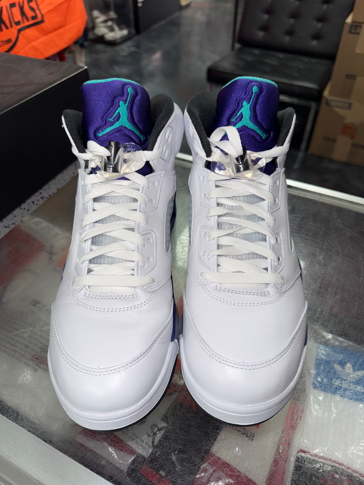 Air Jordan 5 White Grape sneaker, pre-owned, size 10.5 – view 5