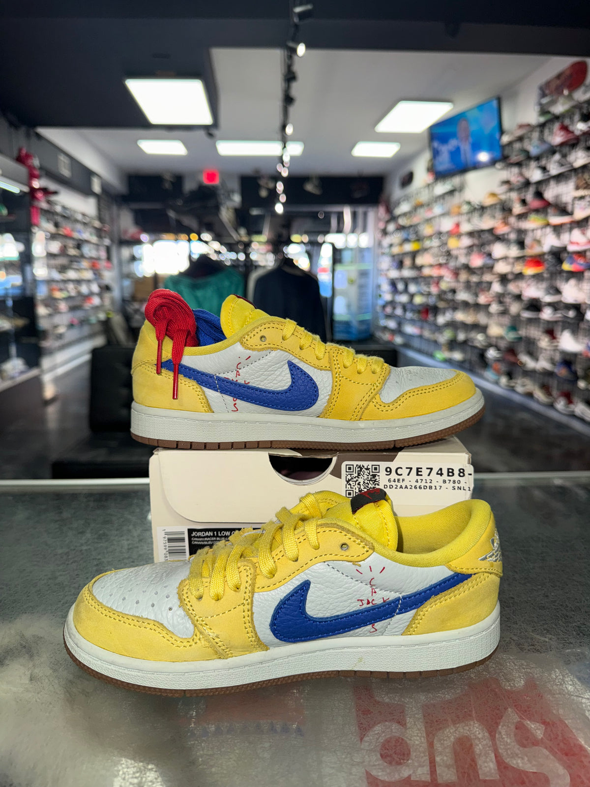 Air Jordan 1 Low Travis Scott Canary PS sneaker, pre-owned, size 1.5Y – view 2