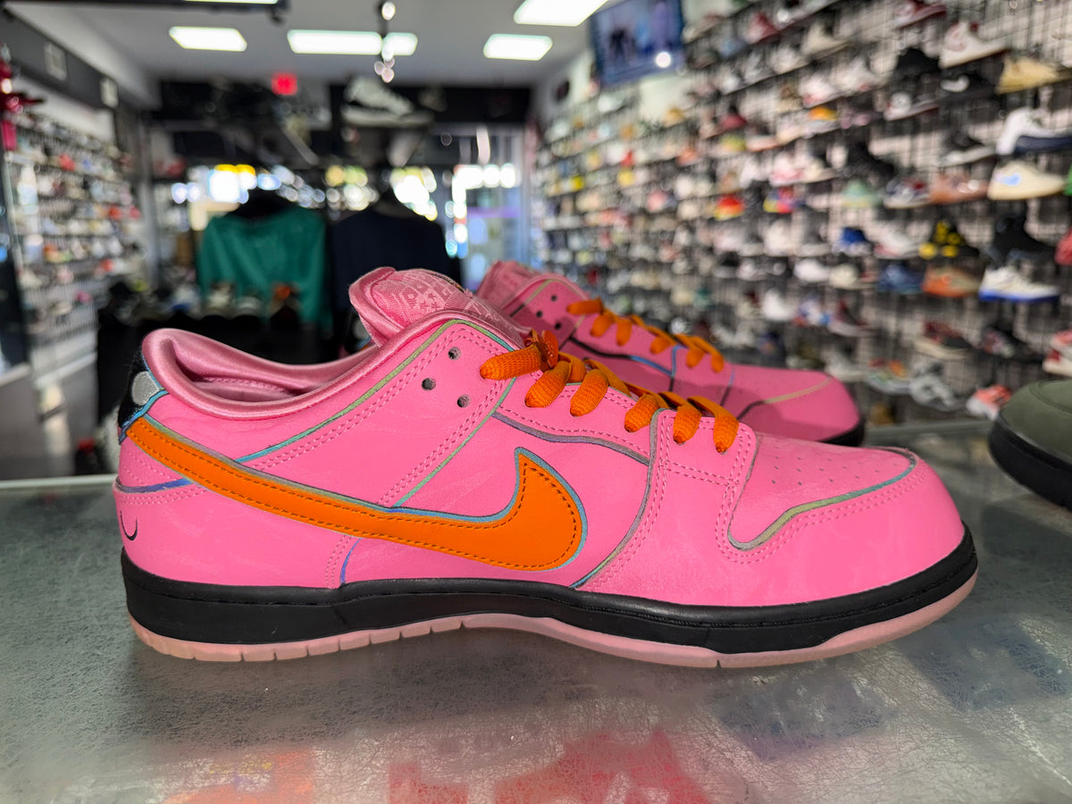 Nike Dunk Low SB The Powerpuff Girls Blossom sneaker, pre-owned, size 12 – view 3
