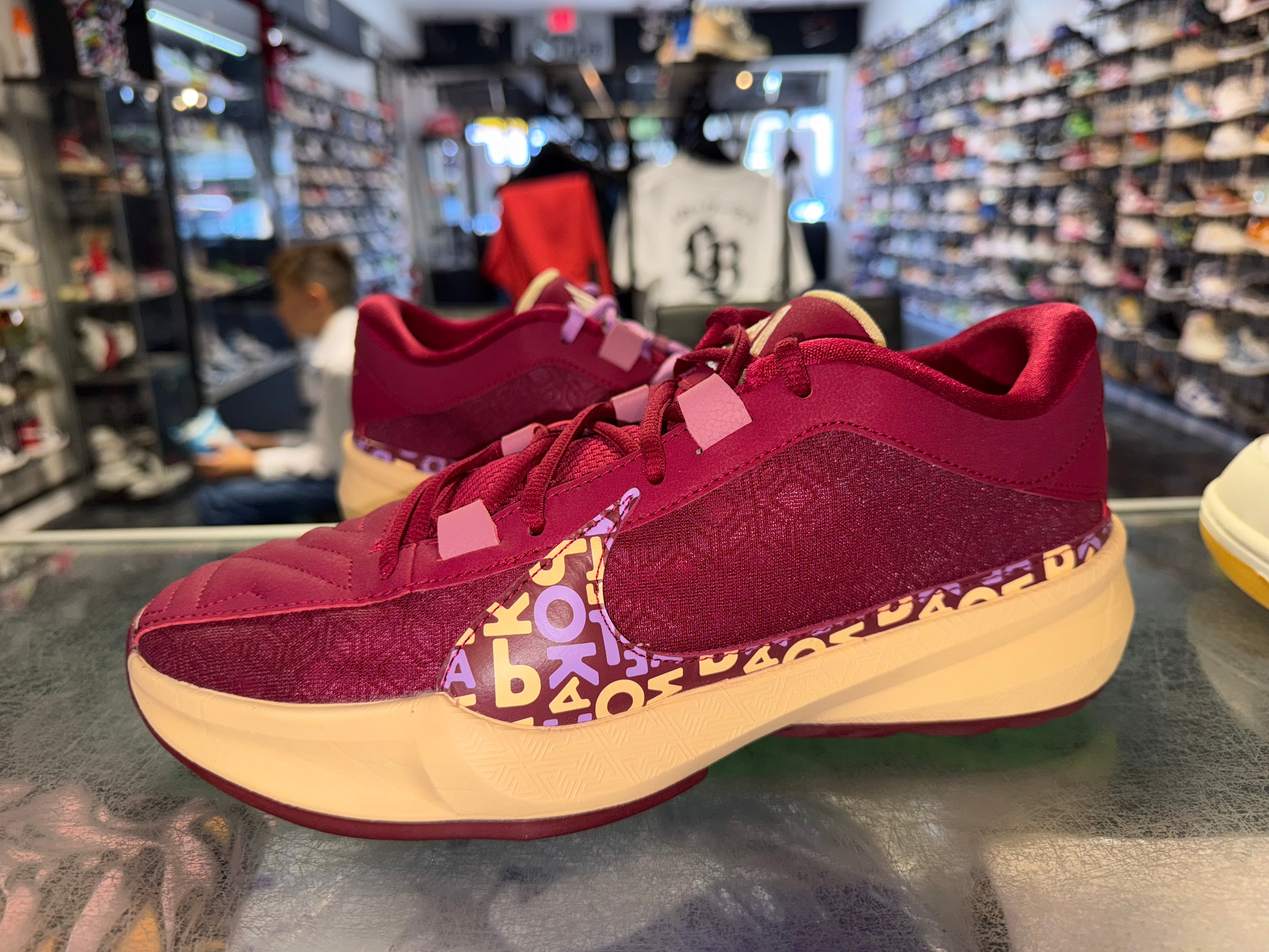 Size 8.5 Zoom Freak 5 "Alphabet Bros"