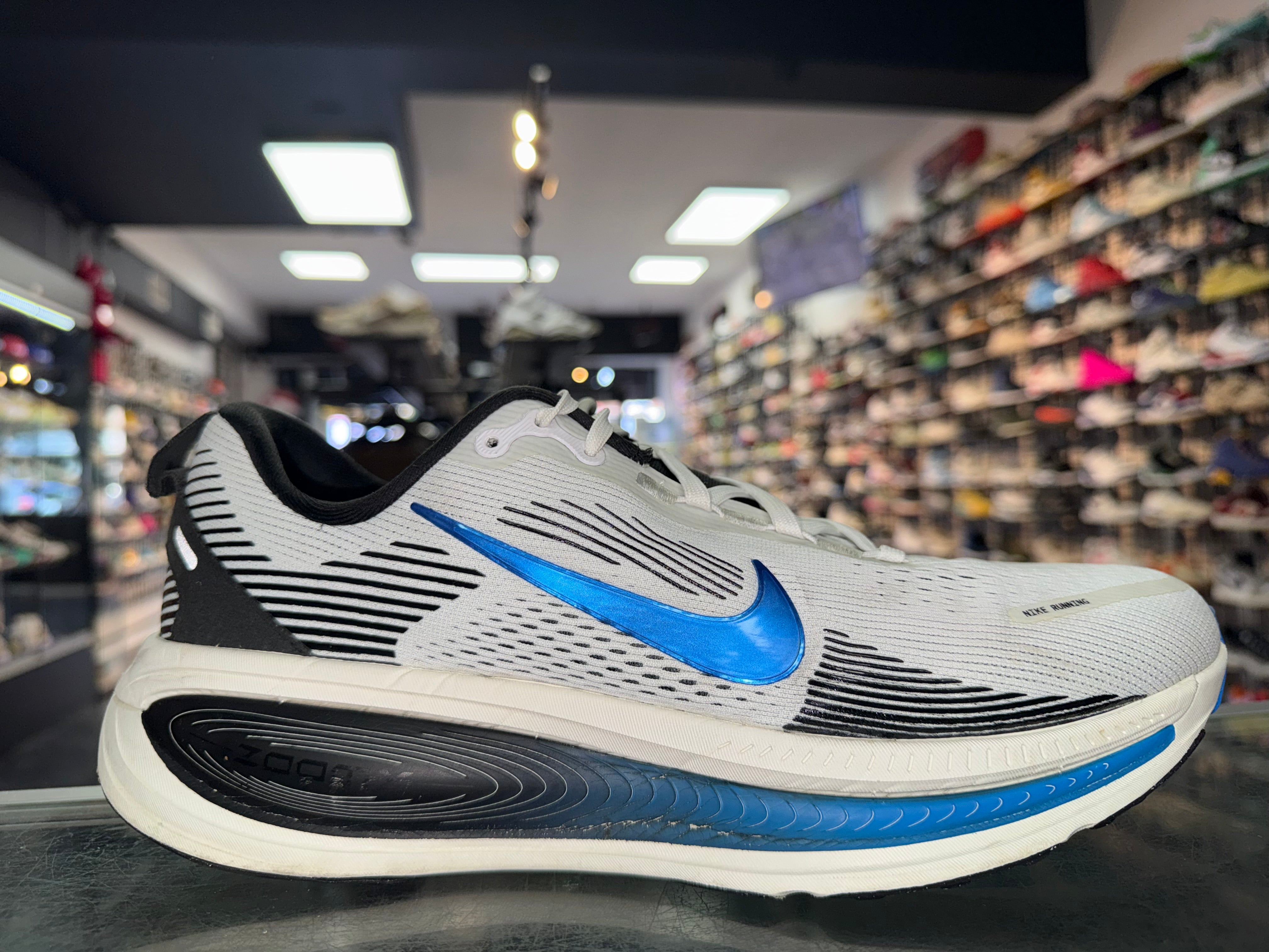 Size 10.5 Nike Vomero 18 "White Black Photo Blue"