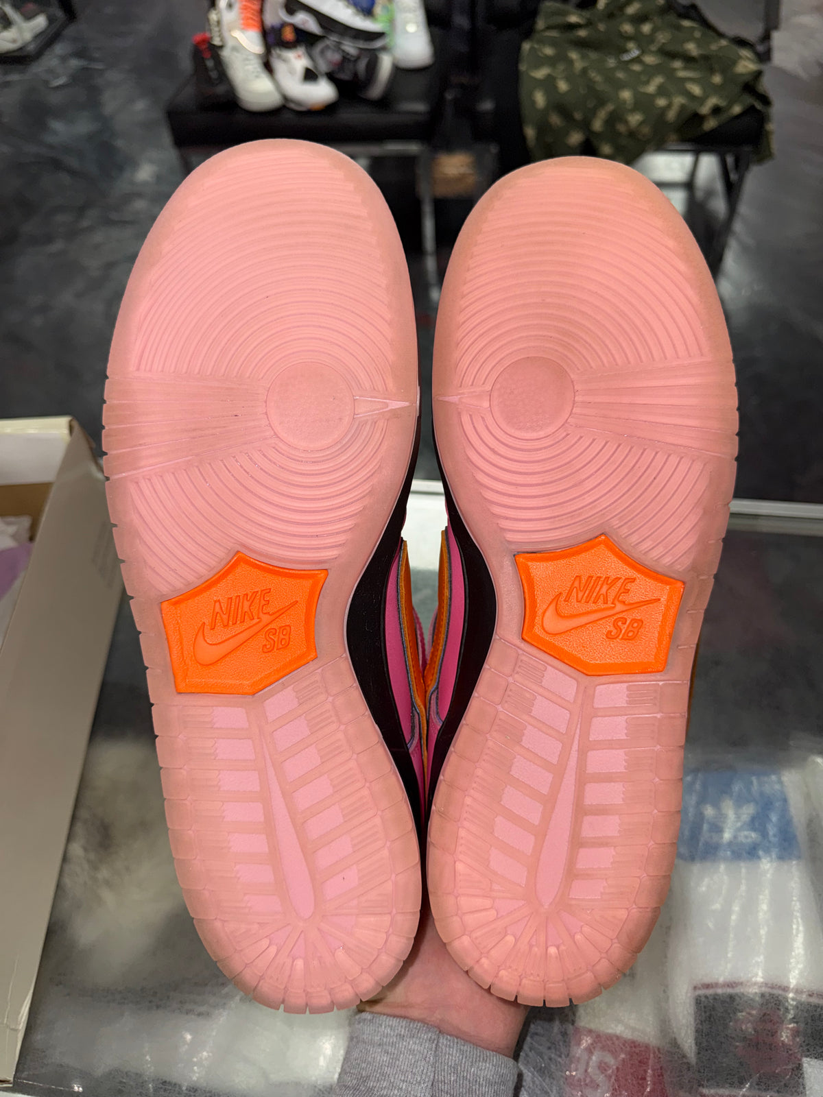 Nike Dunk Low SB The Powerpuff Girls Blossom sneaker, pre-owned, size 12 – view 7