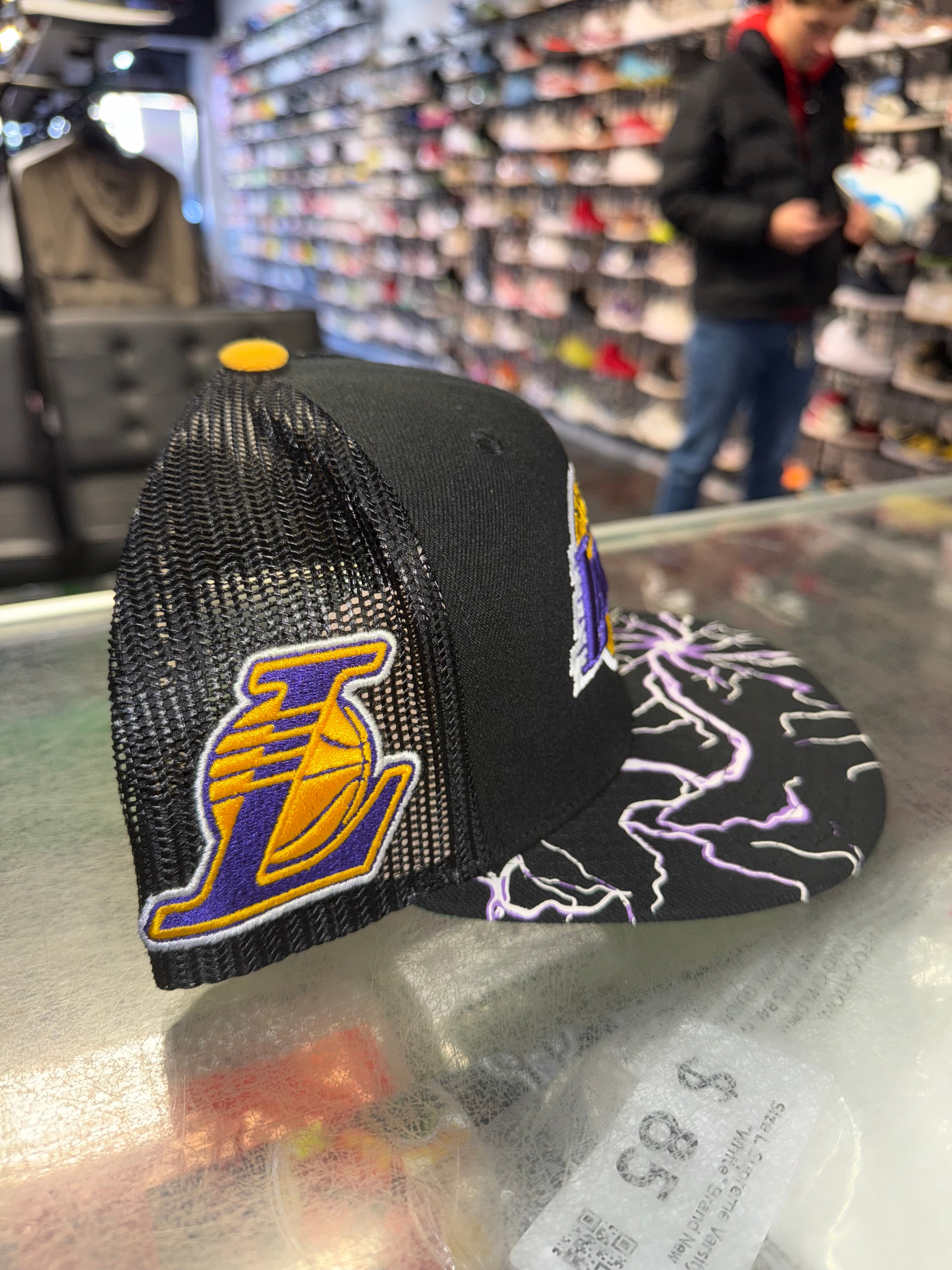 Size OS Mitchell & Ness Storm Trucker Hat "LA Lakers" Brand New
