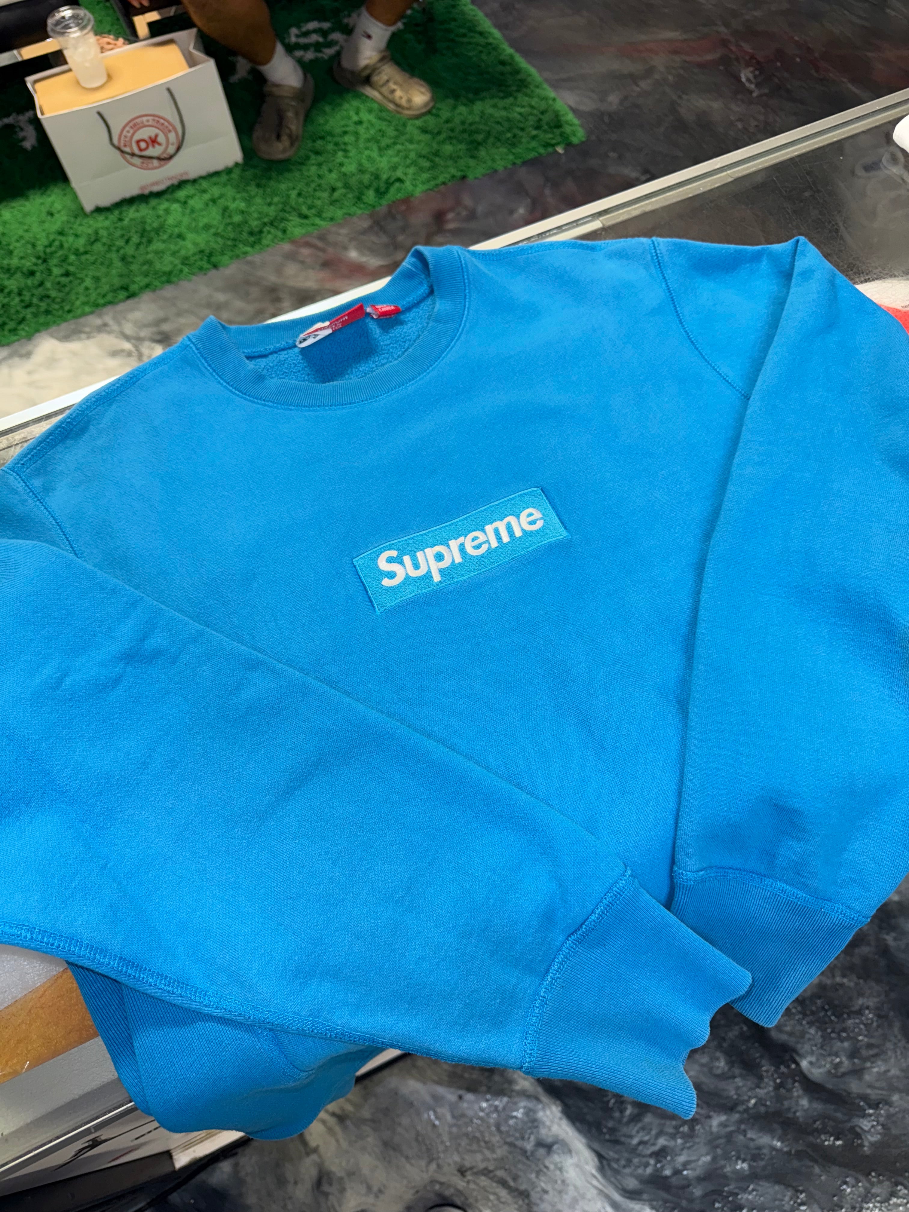 Size M Supreme Box Logo Crewneck FW18 “Bright Royal”