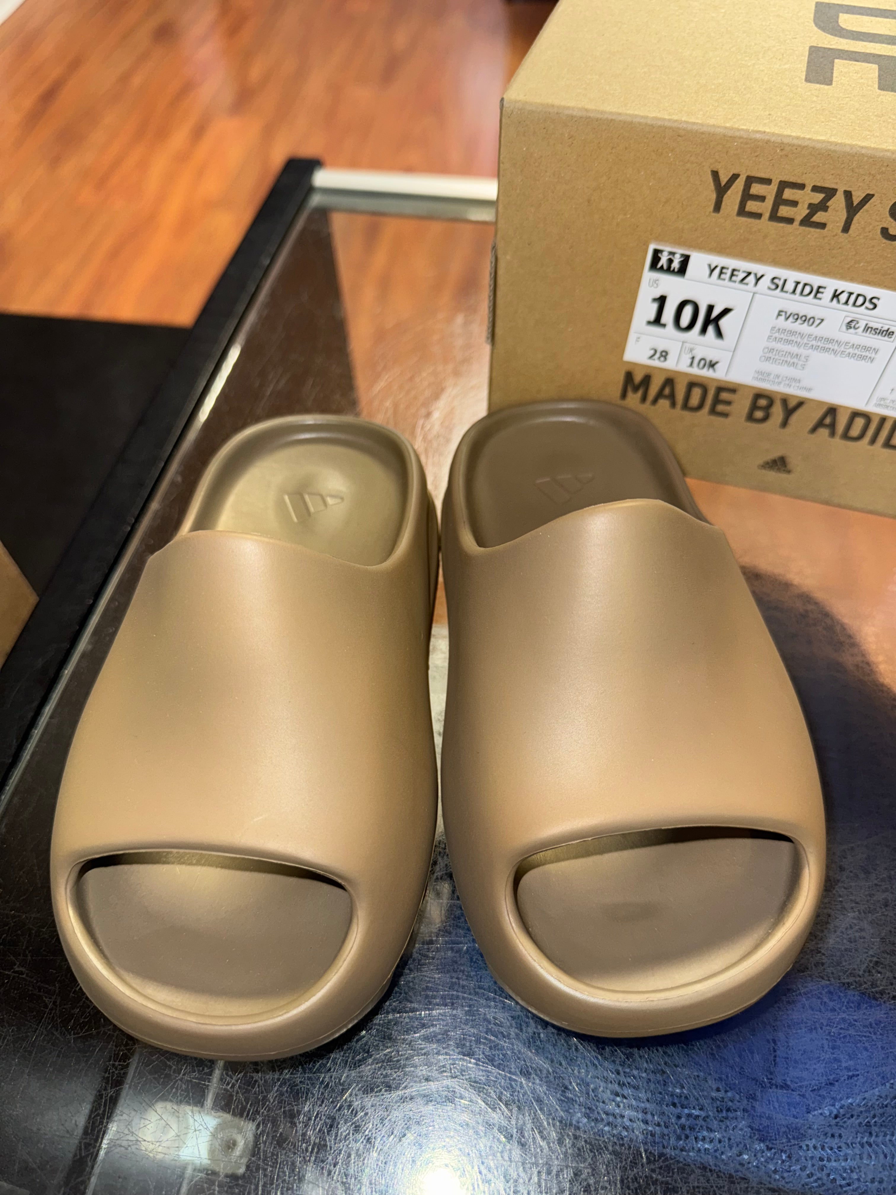 Size 10k Yeezy Slide “Earth Brown” Brand New (TD)