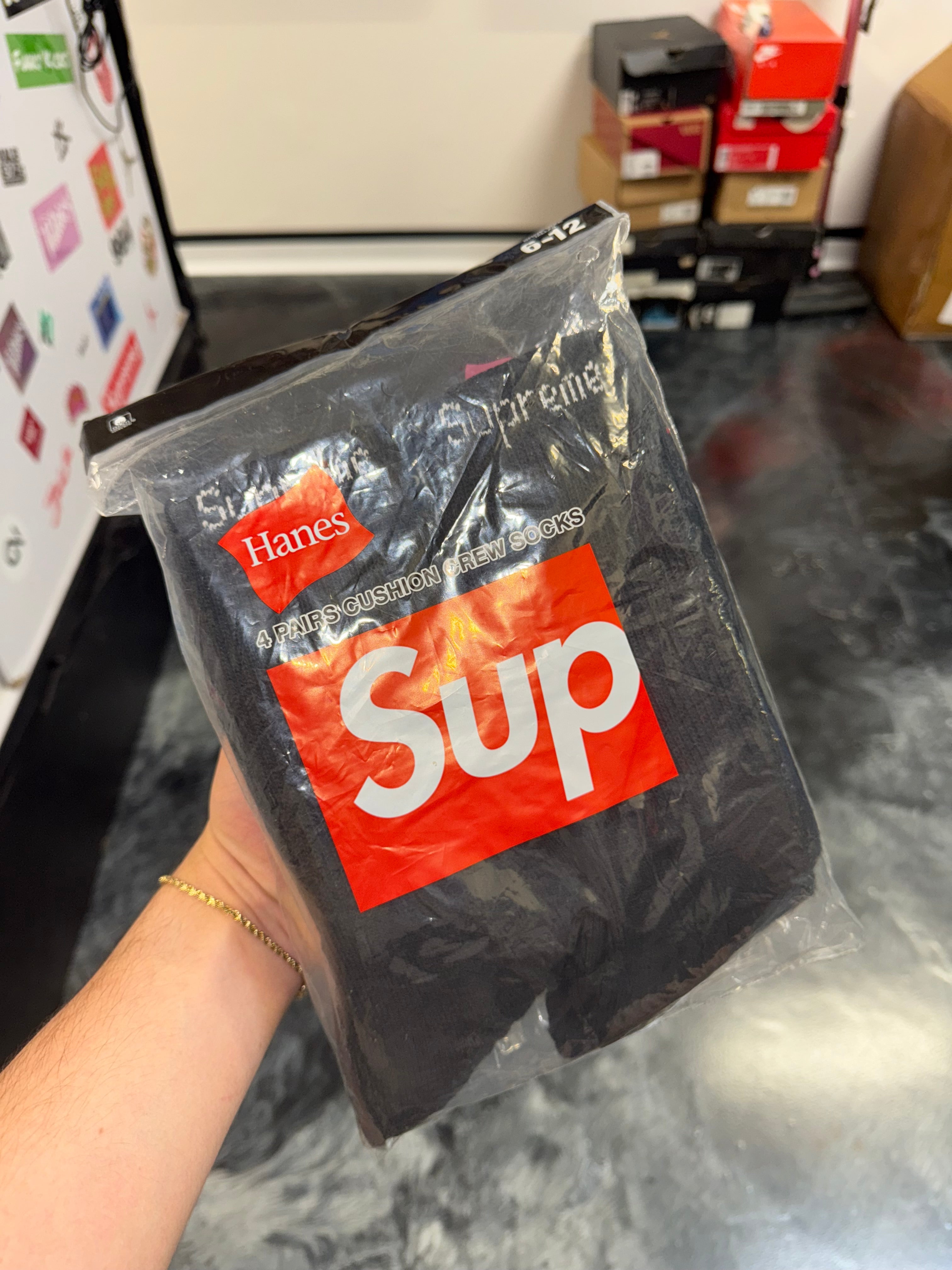 Size OS Supreme Hanes 4 Pack Socks “Black” Brand New