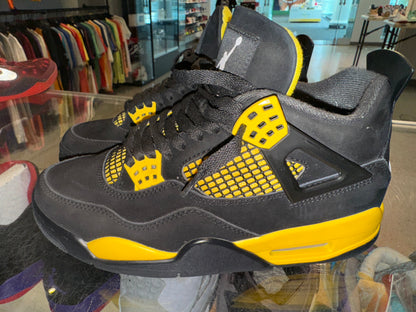 Size 7 Air Jordan 4 “Thunder” (Mall)