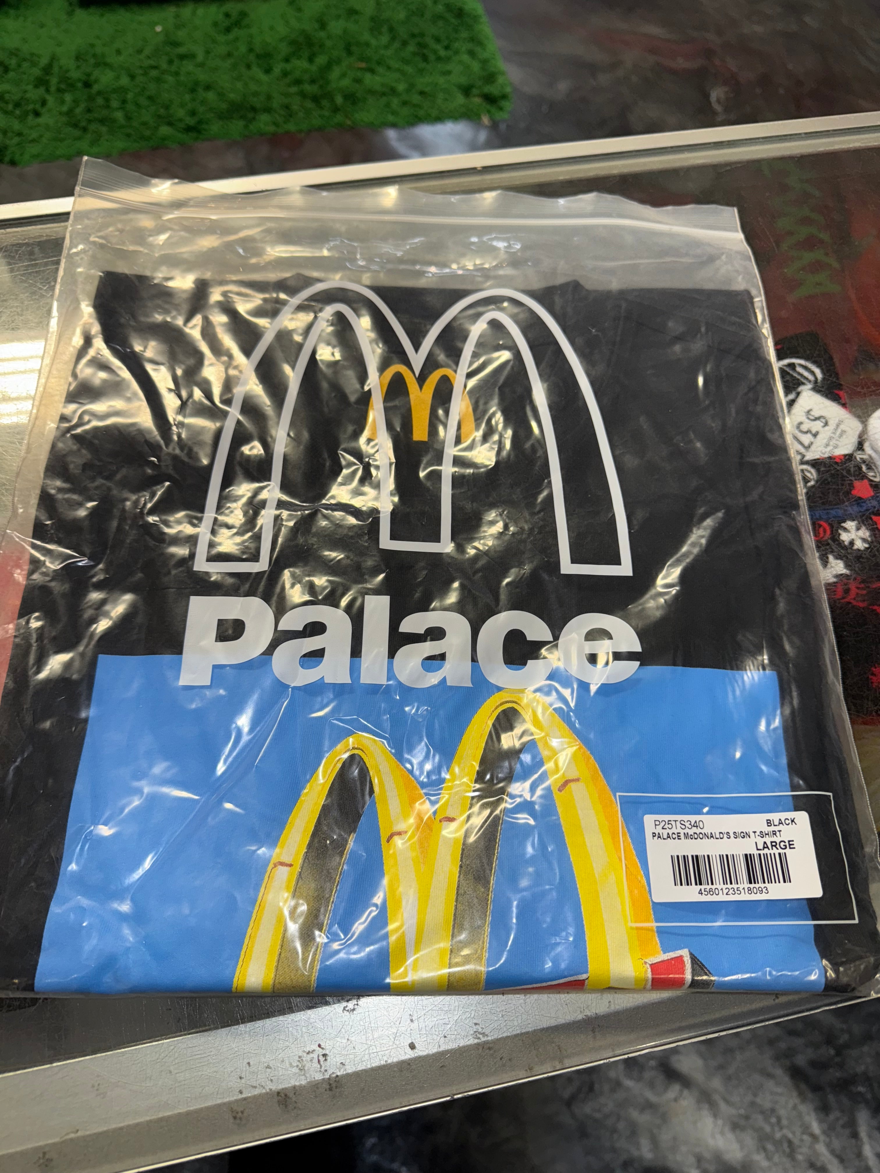 Size L Palace x McDonalds Sign Tee “Black” Brand New