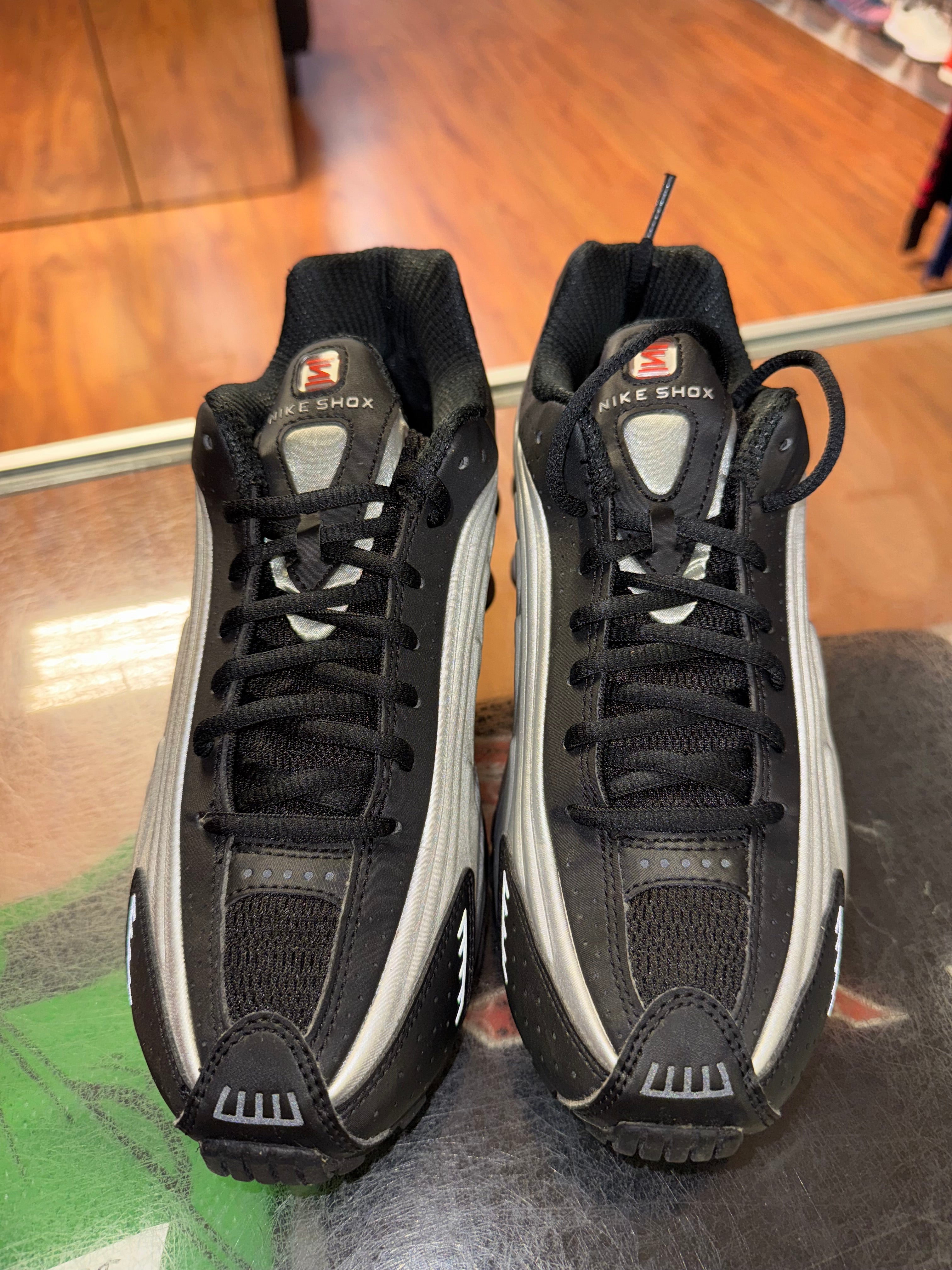 Size 7 Nike Shox R4 "Black Metallic Silver"