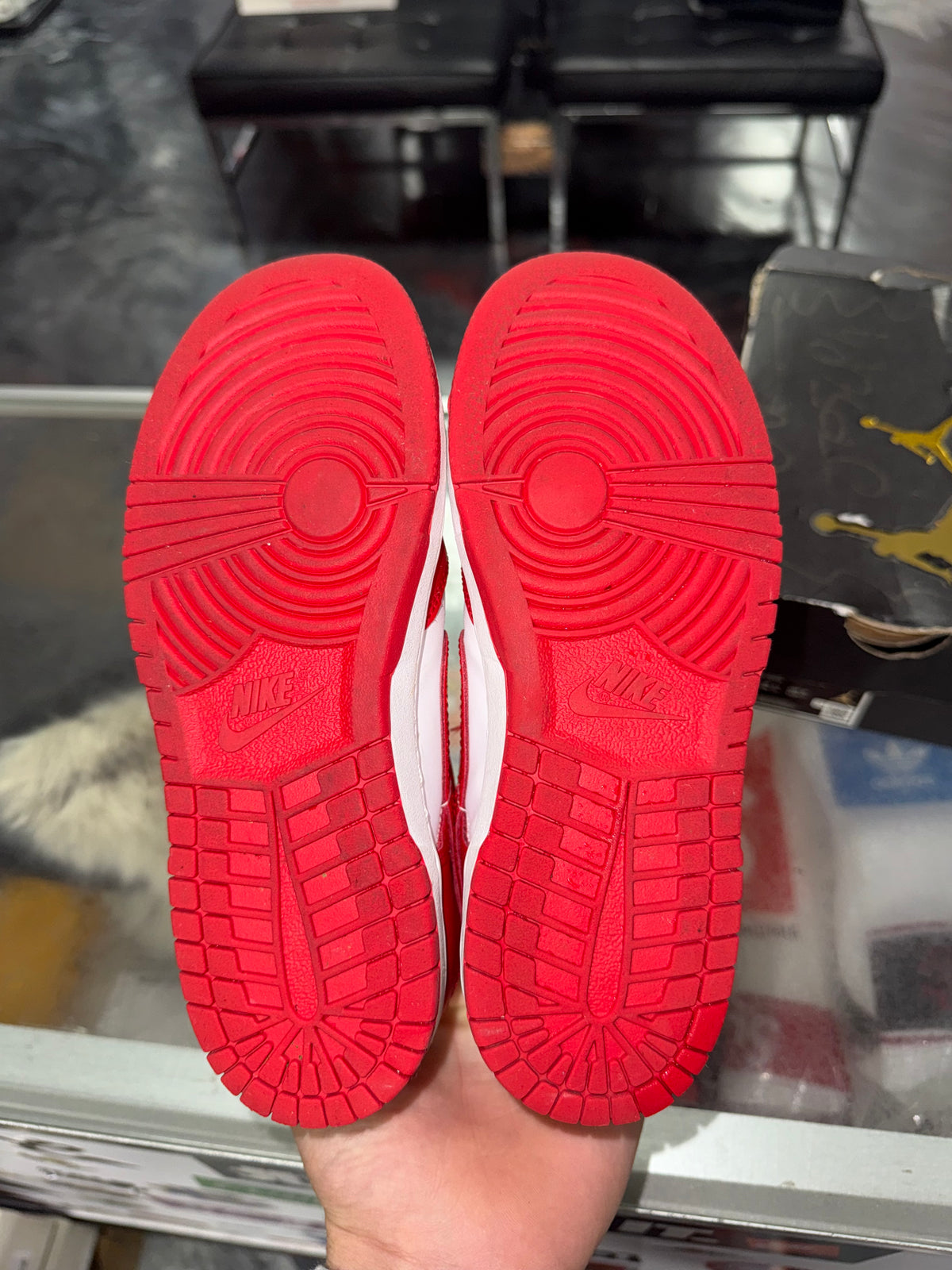 Nike Dunk Low University Red PS sneaker, pre-owned, size 1Y – view 5